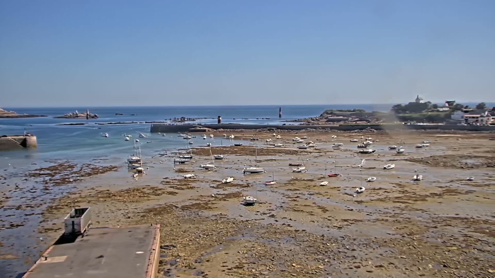 Roscoff City Port & Beach Live Cam - Morlaix, Finistère, Bretagne, France