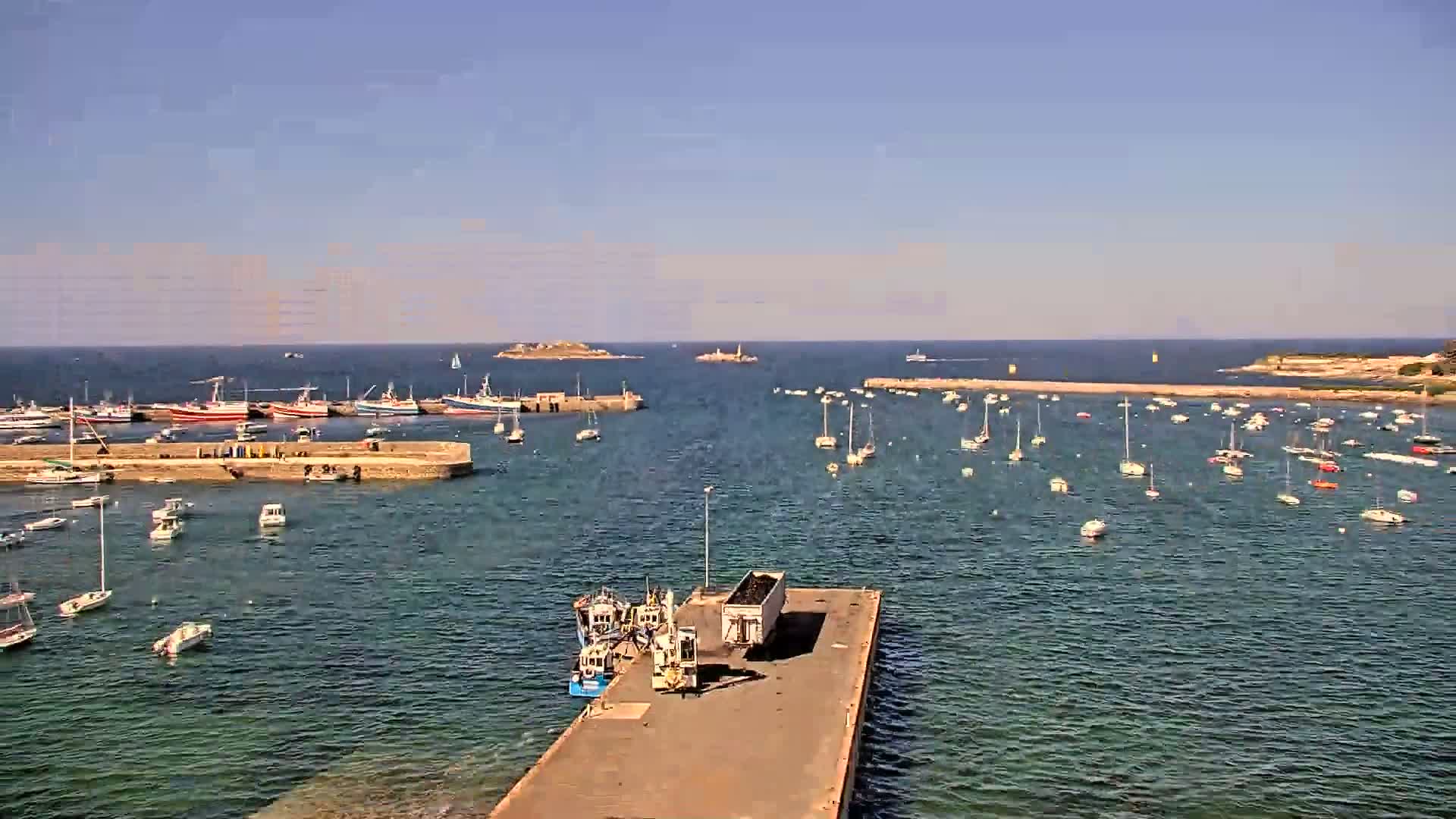 Roscoff City Port & Beach Live Cam - Morlaix, Finistère, Bretagne, France