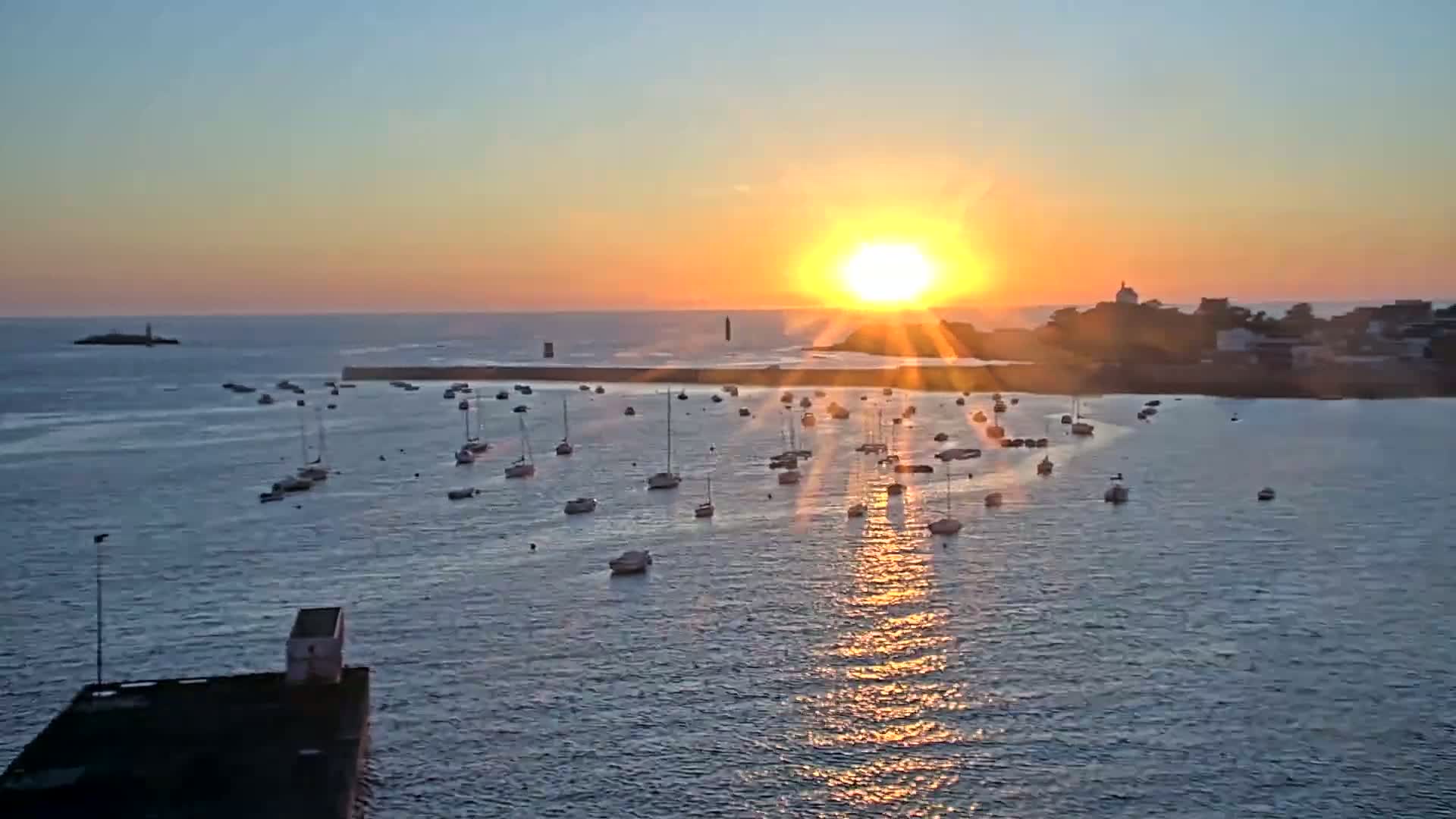 Roscoff City Port & Beach Live Cam - Morlaix, Finistère, Bretagne, France