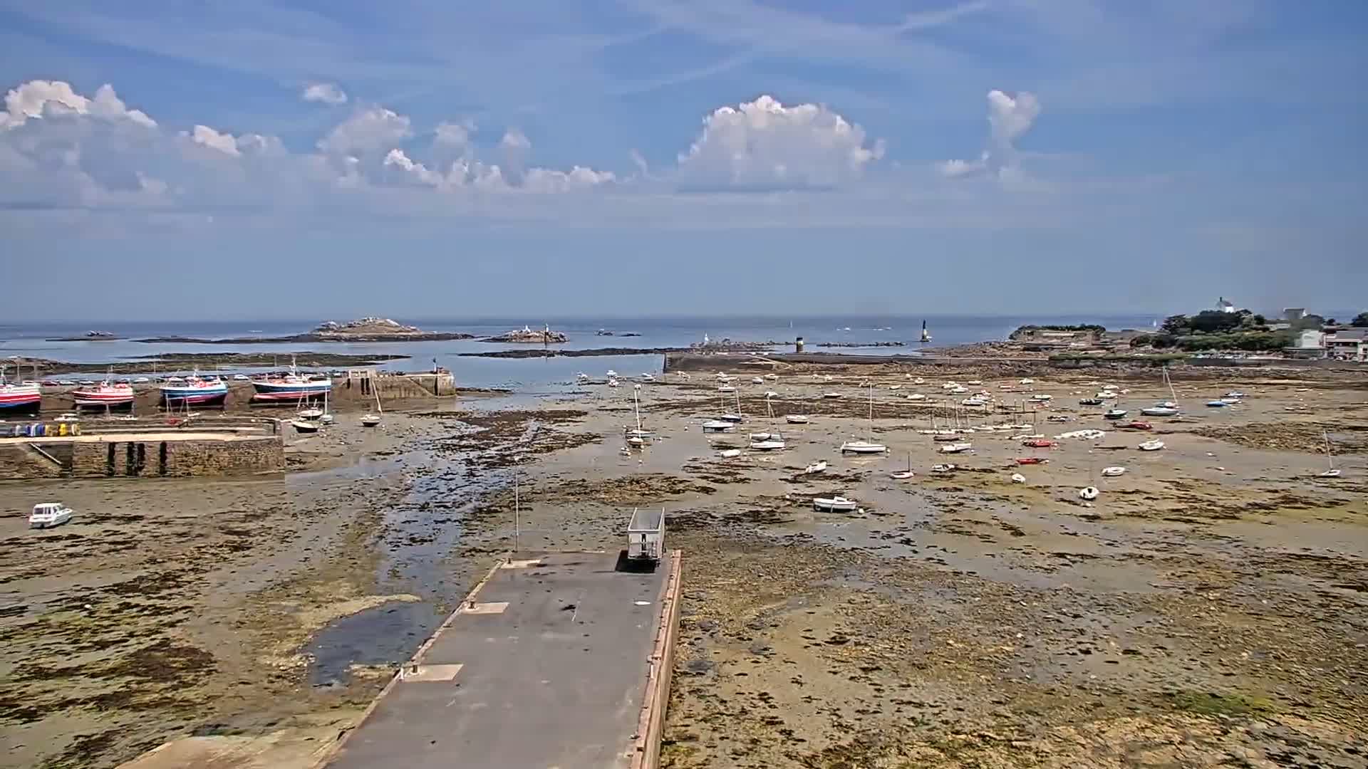 Roscoff City Port & Beach Live Cam - Morlaix, Finistère, Bretagne, France