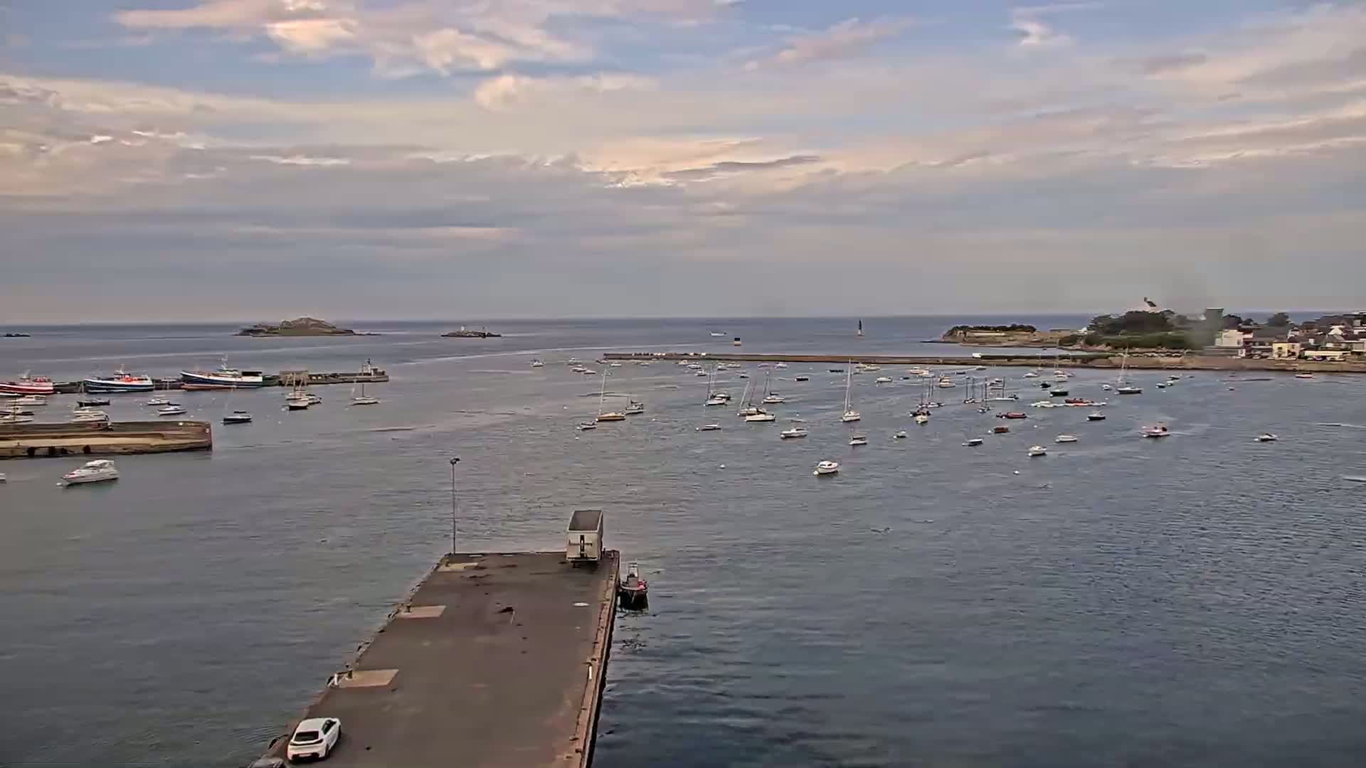 Roscoff City Port & Beach Live Cam - Morlaix, Finistère, Bretagne, France