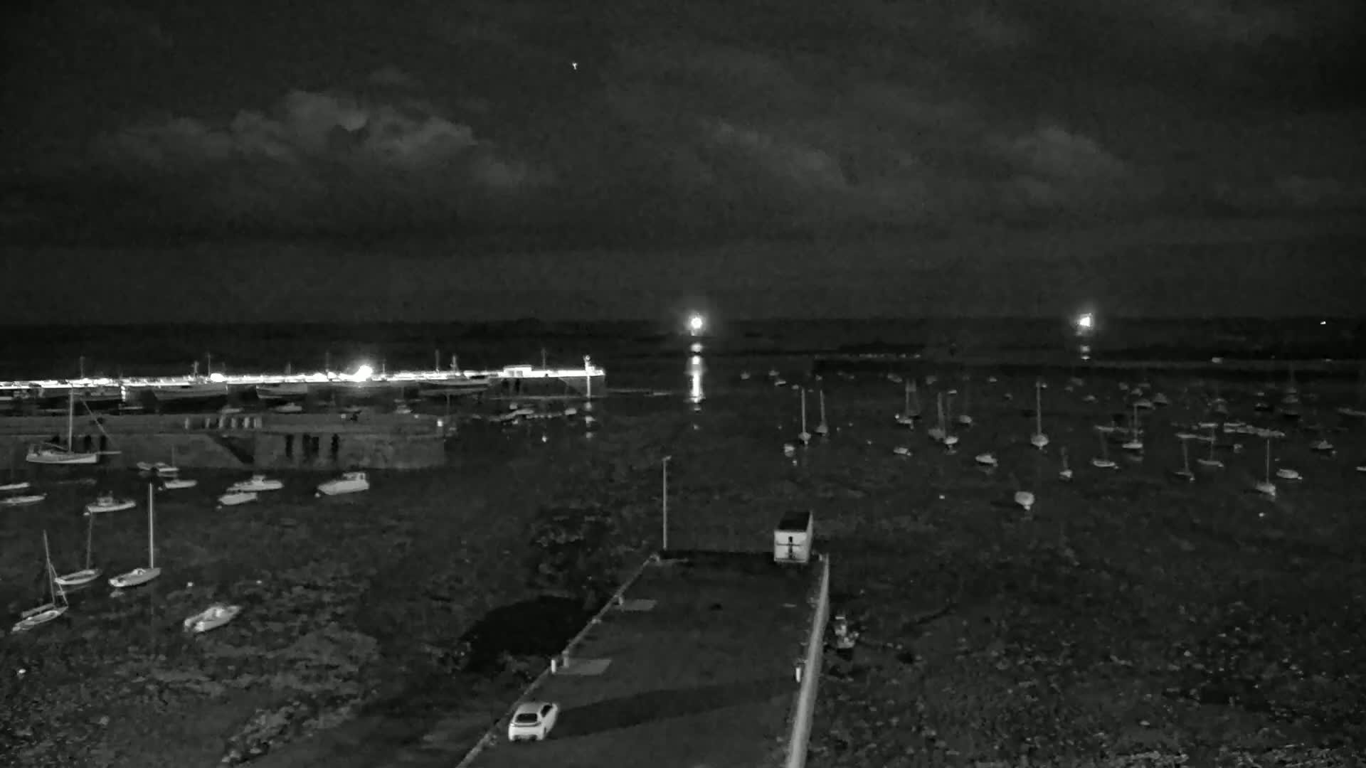 Roscoff City Port & Beach Live Cam - Morlaix, Finistère, Bretagne, France