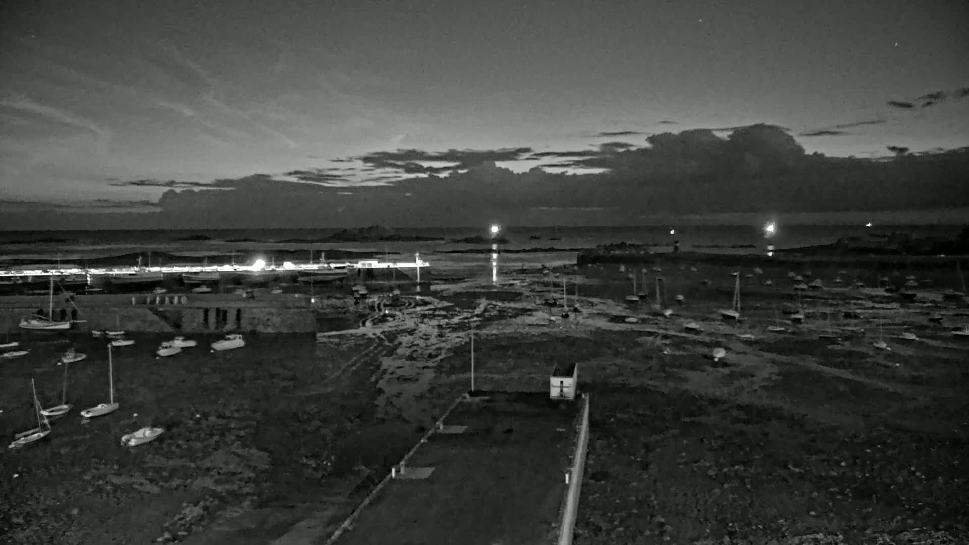 Roscoff City Port & Beach Live Cam - Morlaix, Finistère, Bretagne, France