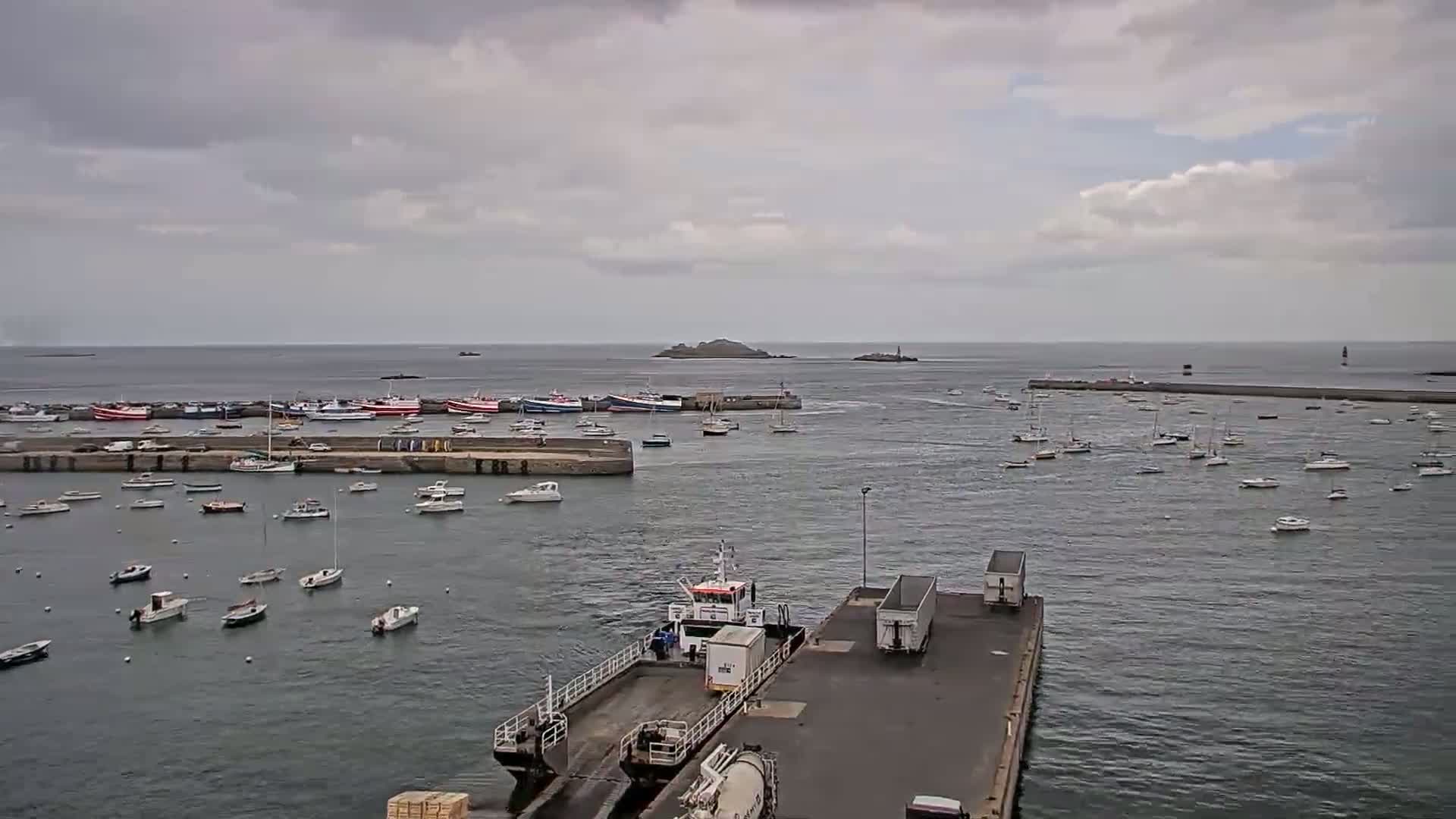 Roscoff City Port & Beach Live Cam - Morlaix, Finistère, Bretagne, France
