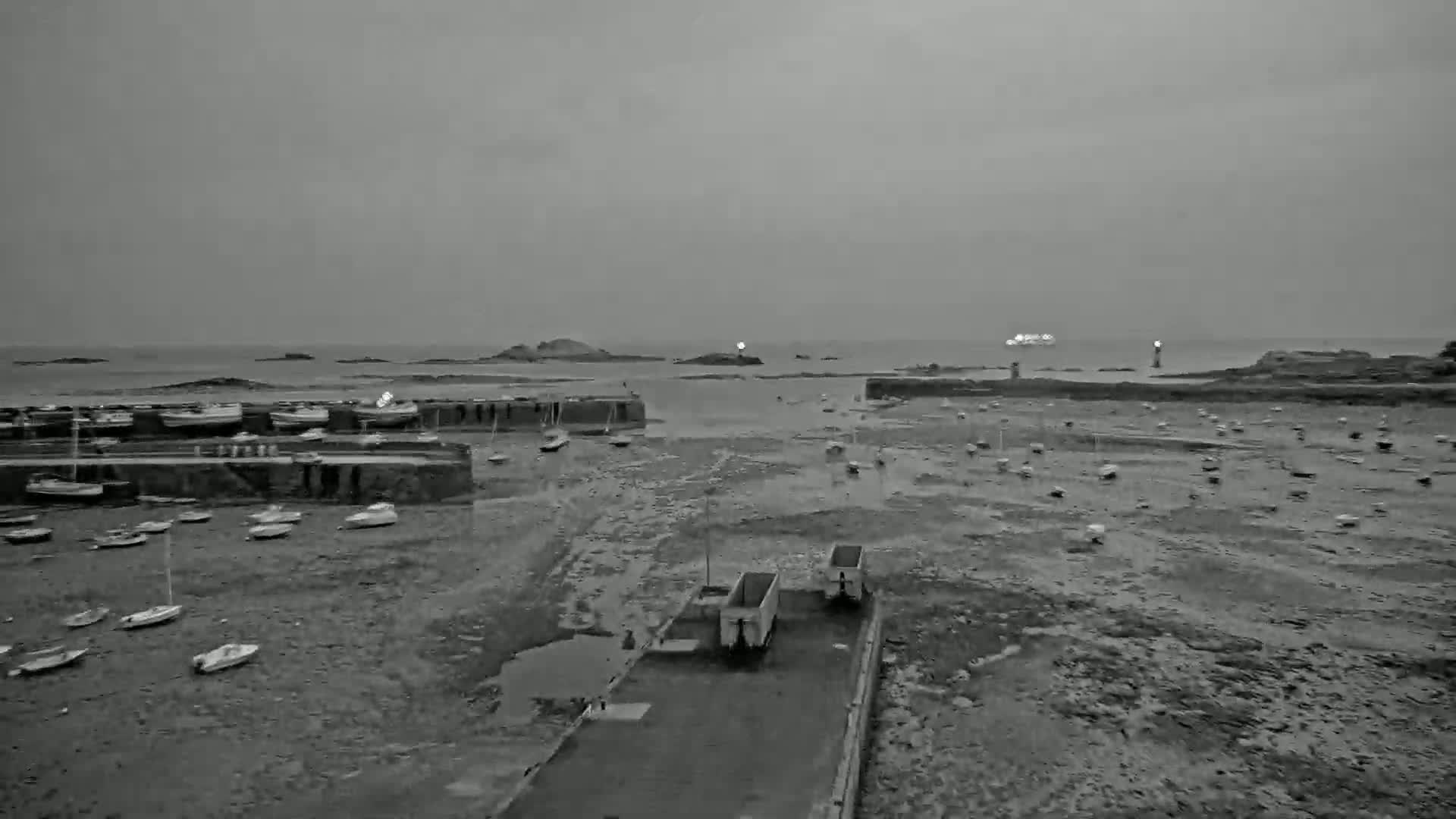 Roscoff City Port & Beach Live Cam - Morlaix, Finistère, Bretagne, France