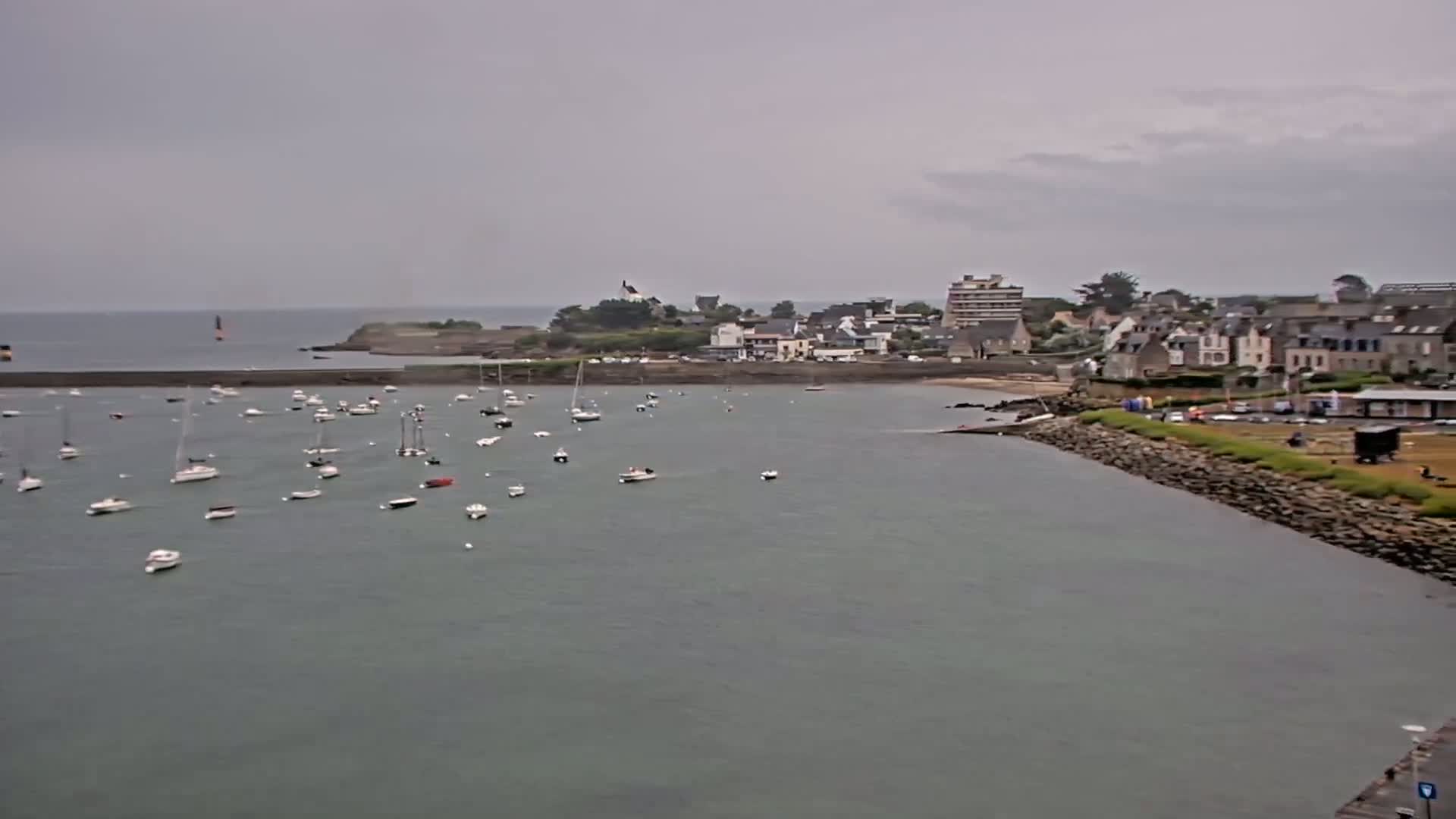 Roscoff City Port & Beach Live Cam - Morlaix, Finistère, Bretagne, France