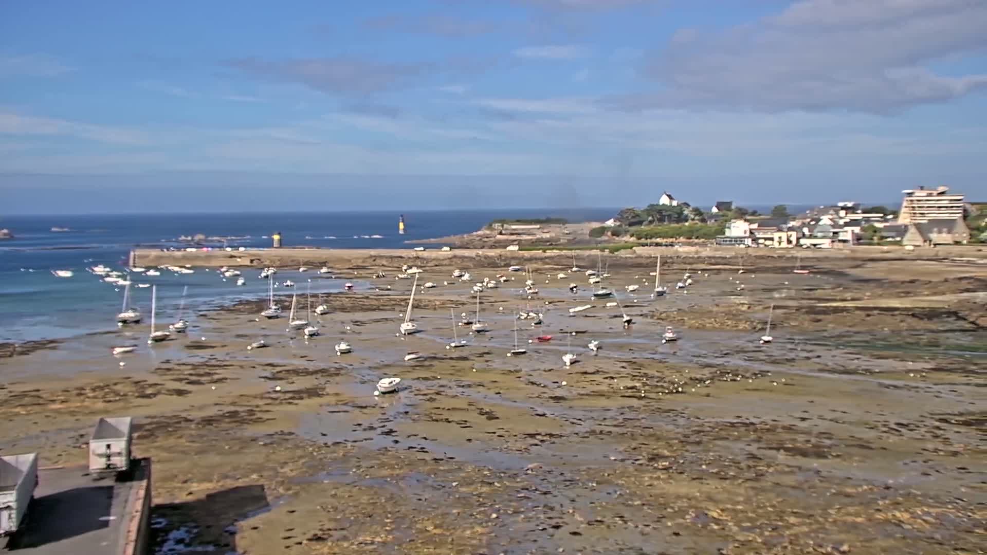 Roscoff City Port & Beach Live Cam - Morlaix, Finistère, Bretagne, France