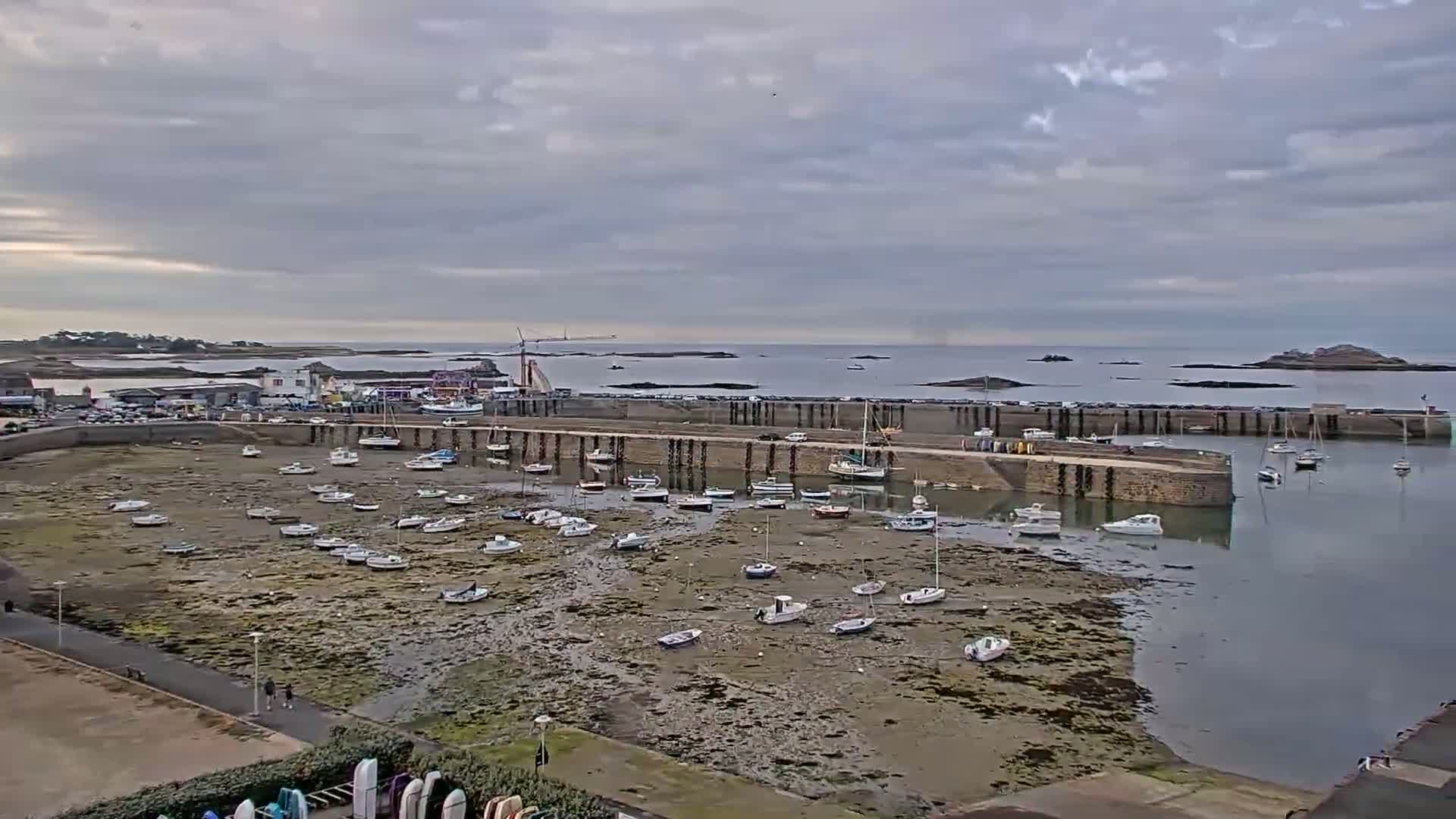 Roscoff City Port & Beach Live Cam - Morlaix, Finistère, Bretagne, France