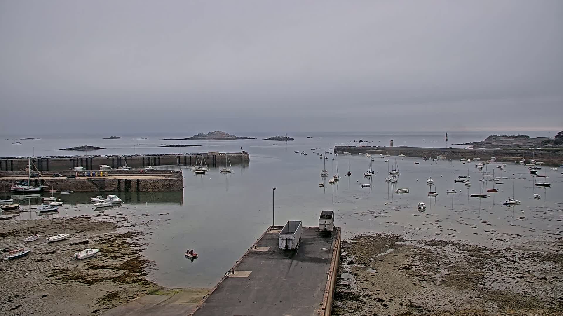 Roscoff City Port & Beach Live Cam - Morlaix, Finistère, Bretagne, France