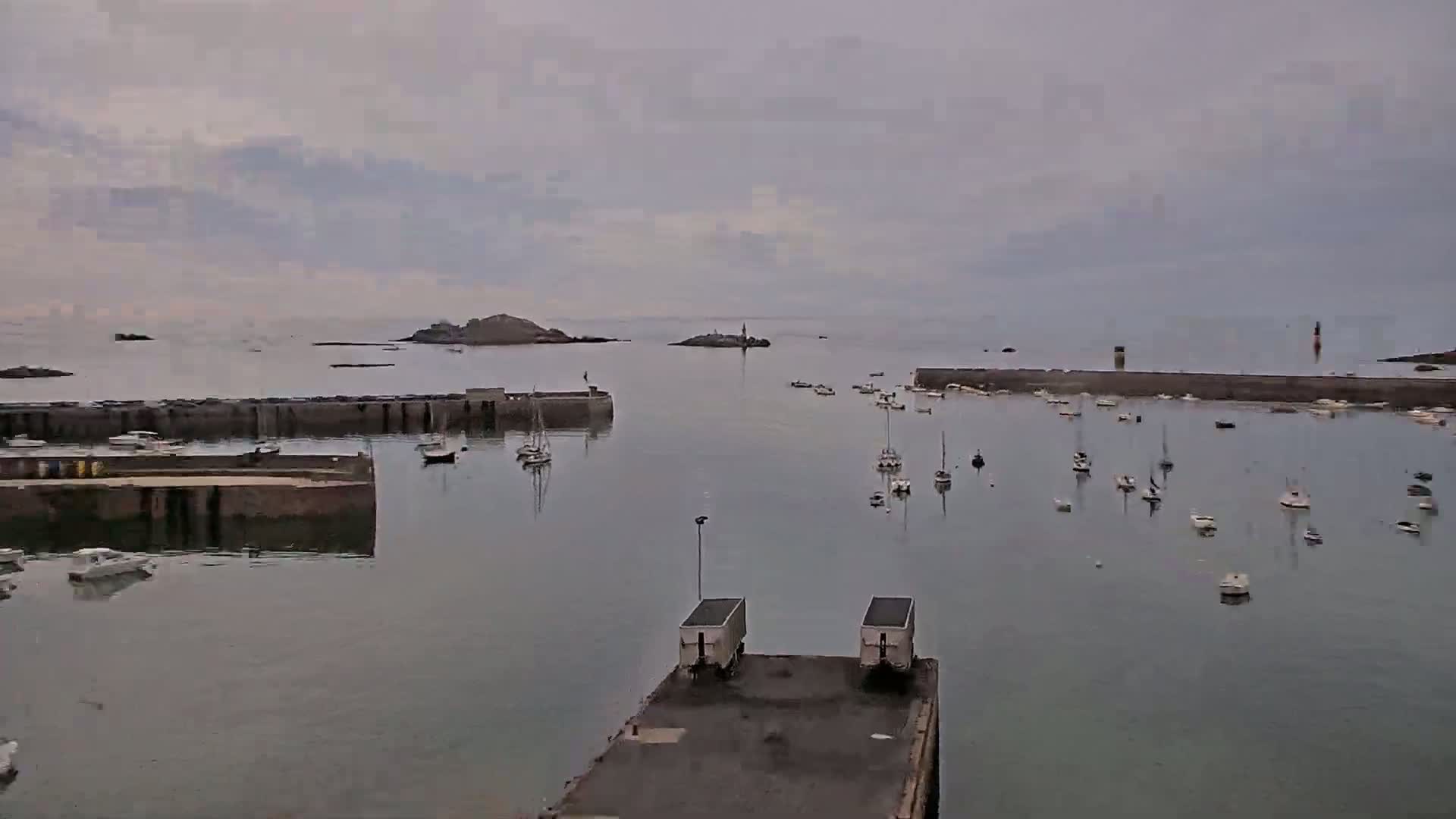 Roscoff City Port & Beach Live Cam - Morlaix, Finistère, Bretagne, France
