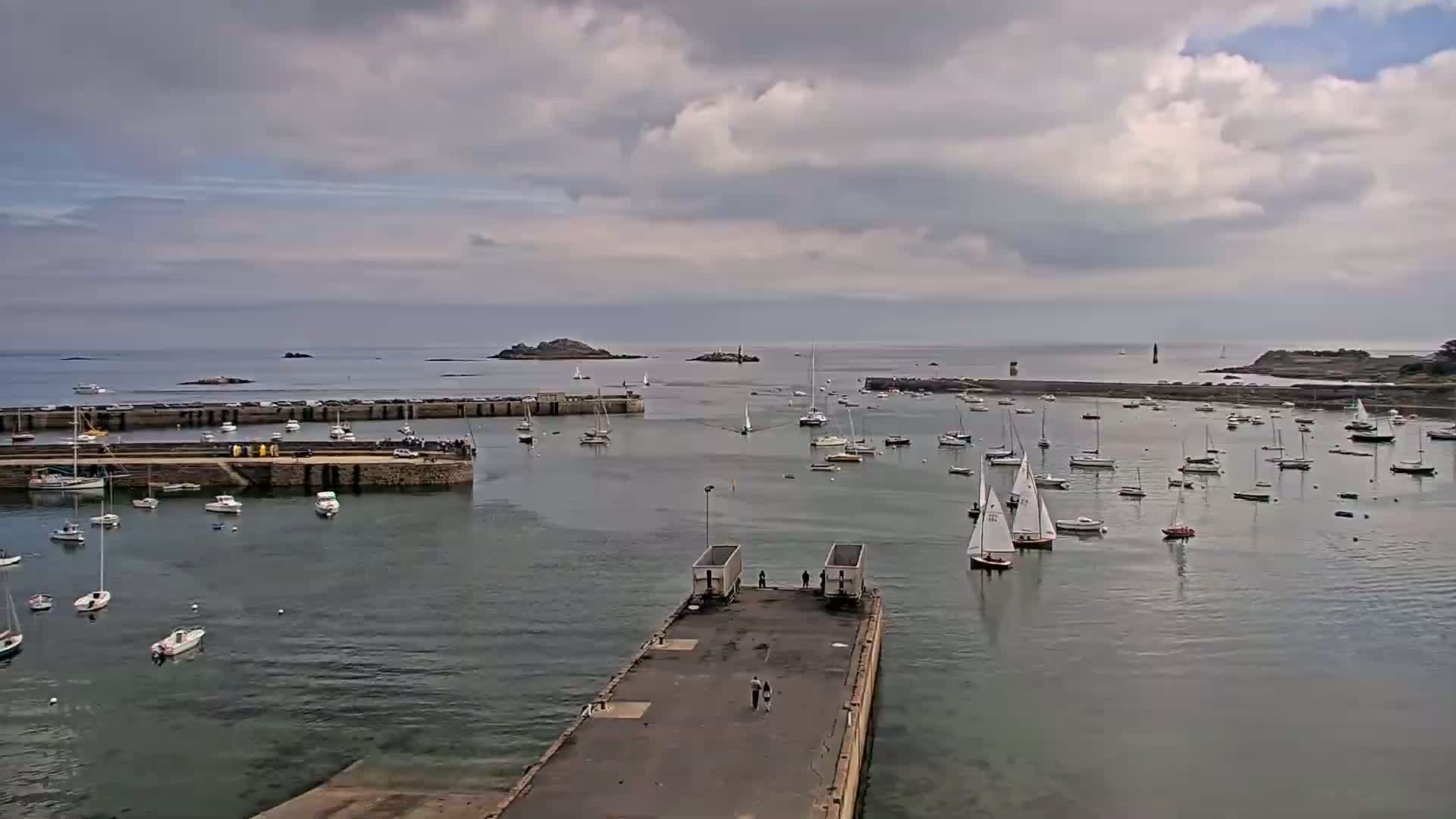 Roscoff City Port & Beach Live Cam - Morlaix, Finistère, Bretagne, France