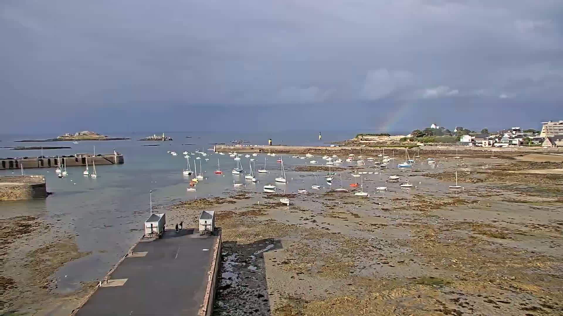 Roscoff City Port & Beach Live Cam - Morlaix, Finistère, Bretagne, France