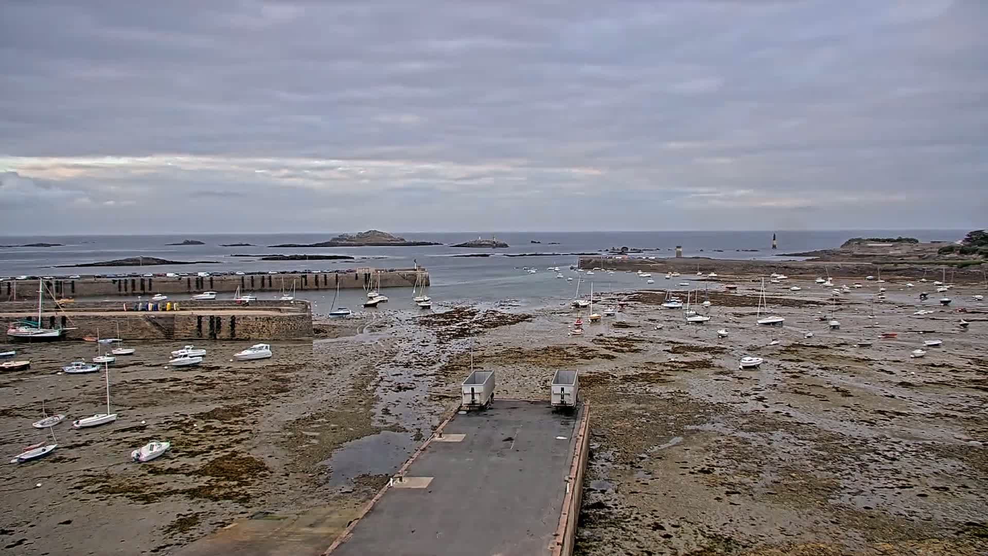 Roscoff City Port & Beach Live Cam - Morlaix, Finistère, Bretagne, France