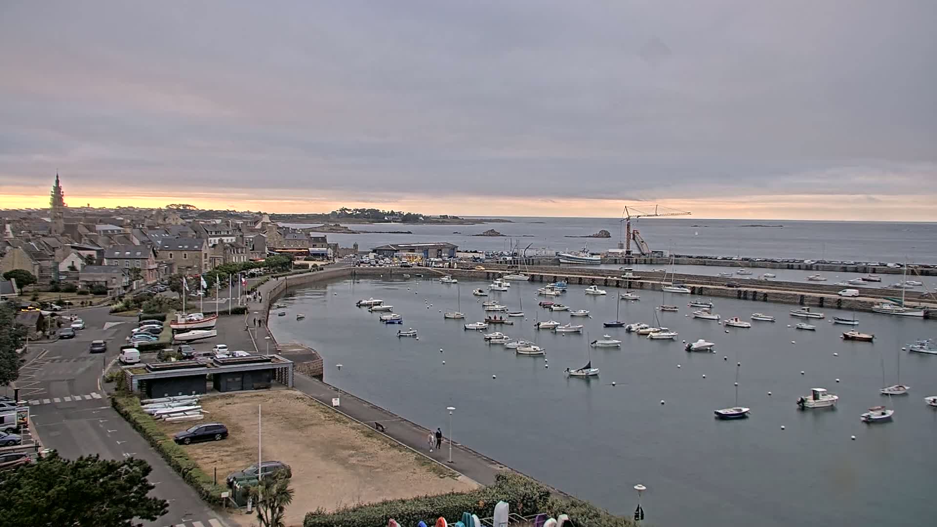 Roscoff City Port & Beach Live Cam - Morlaix, Finistère, Bretagne, France