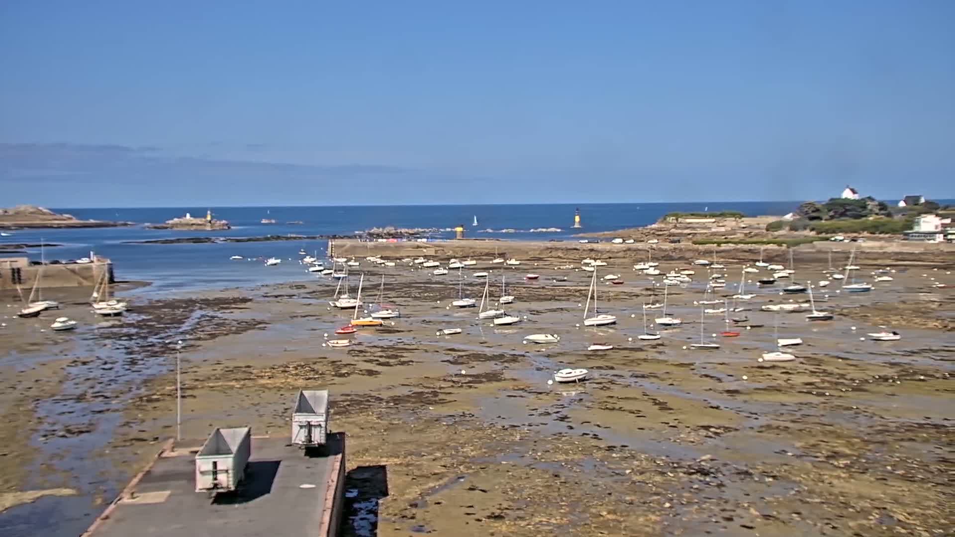 Roscoff City Port & Beach Live Cam - Morlaix, Finistère, Bretagne, France