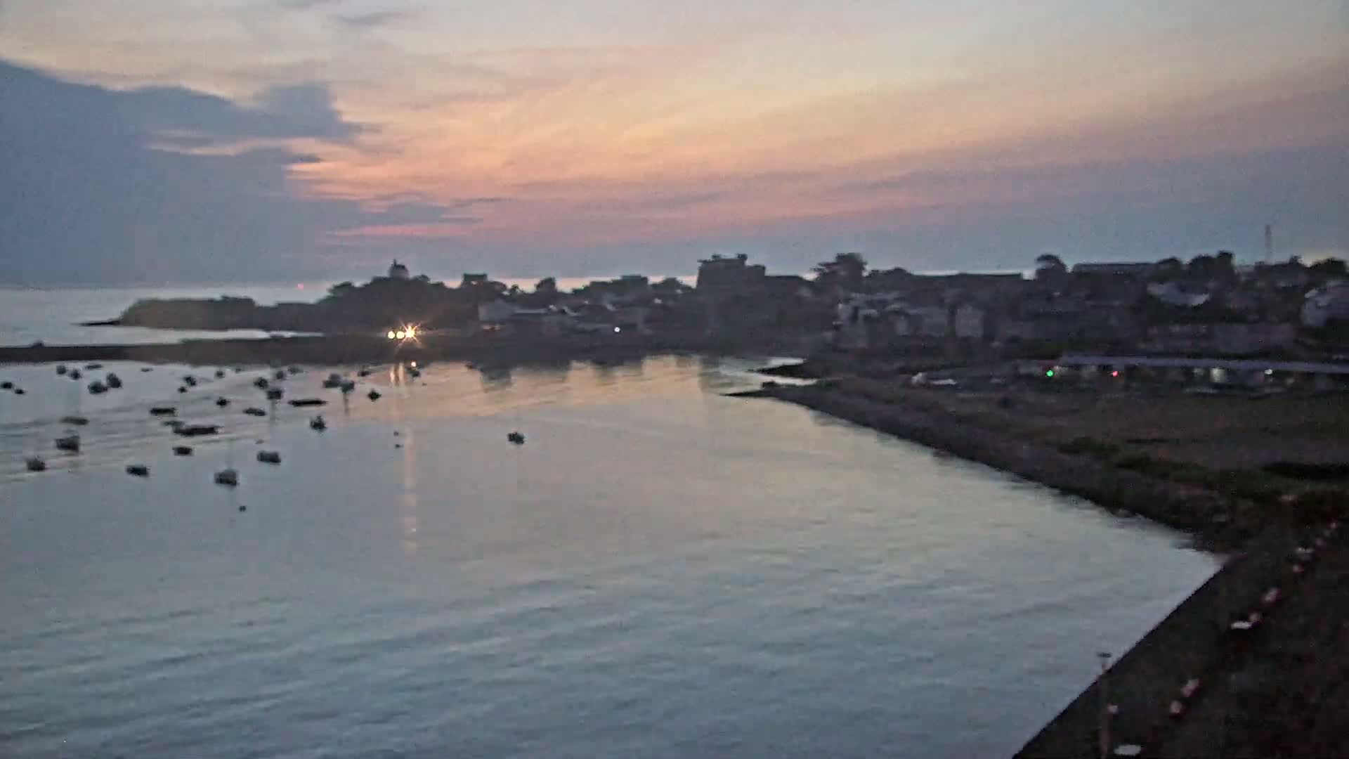 Roscoff City Port & Beach Live Cam - Morlaix, Finistère, Bretagne, France