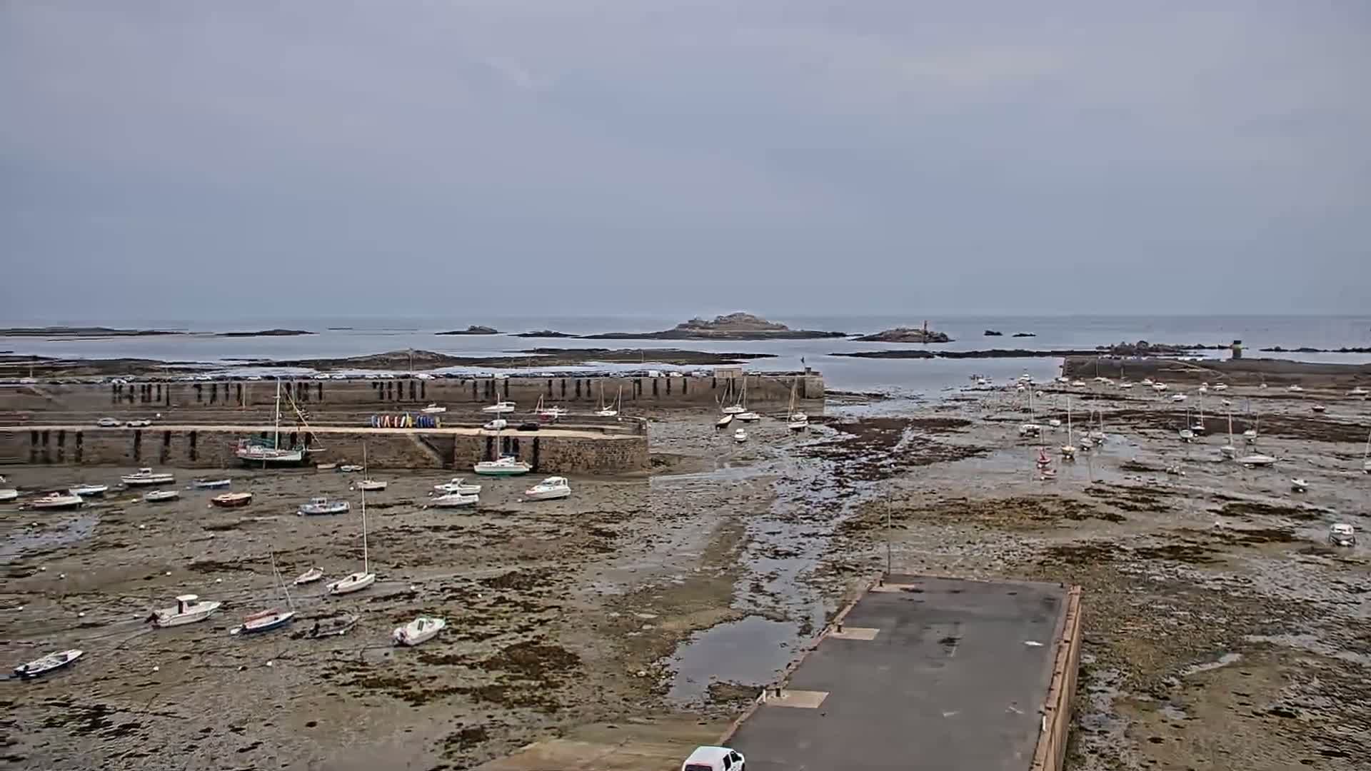 Roscoff City Port & Beach Live Cam - Morlaix, Finistère, Bretagne, France