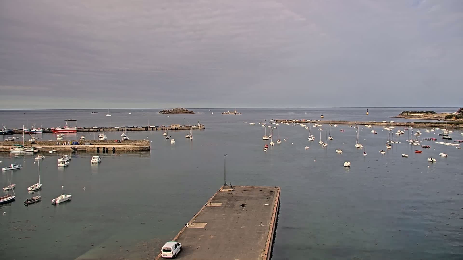 Roscoff City Port & Beach Live Cam - Morlaix, Finistère, Bretagne, France