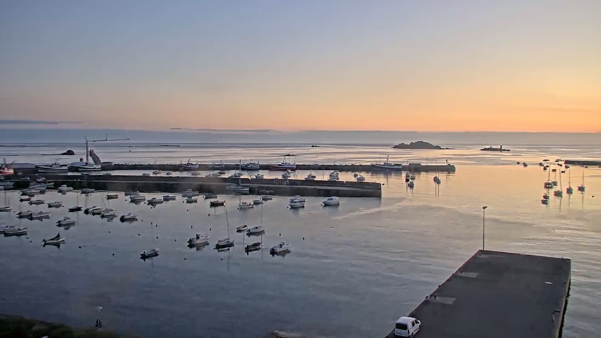Roscoff City Port & Beach Live Cam - Morlaix, Finistère, Bretagne, France