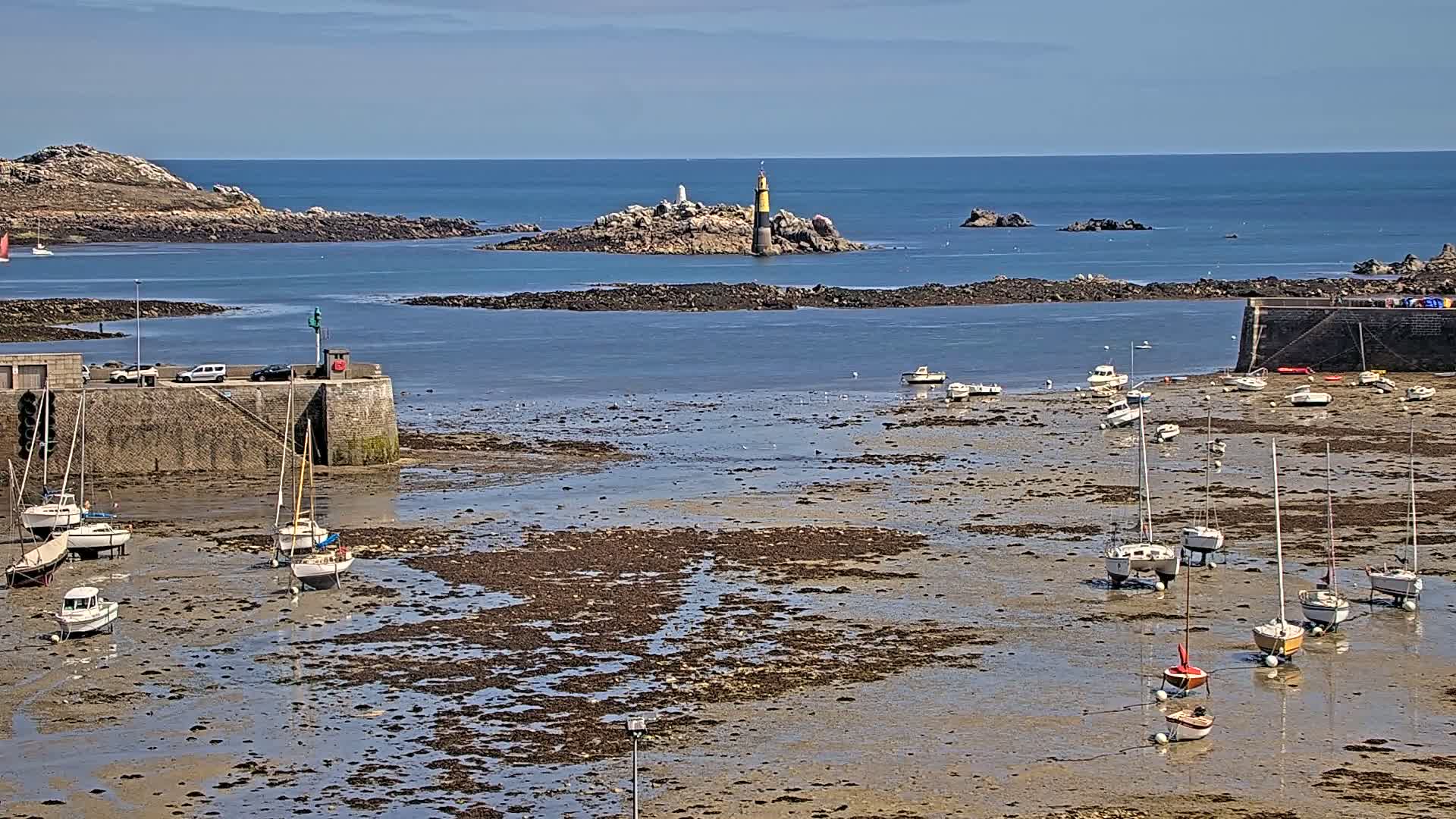 Roscoff City Port & Beach Live Cam - Morlaix, Finistère, Bretagne, France