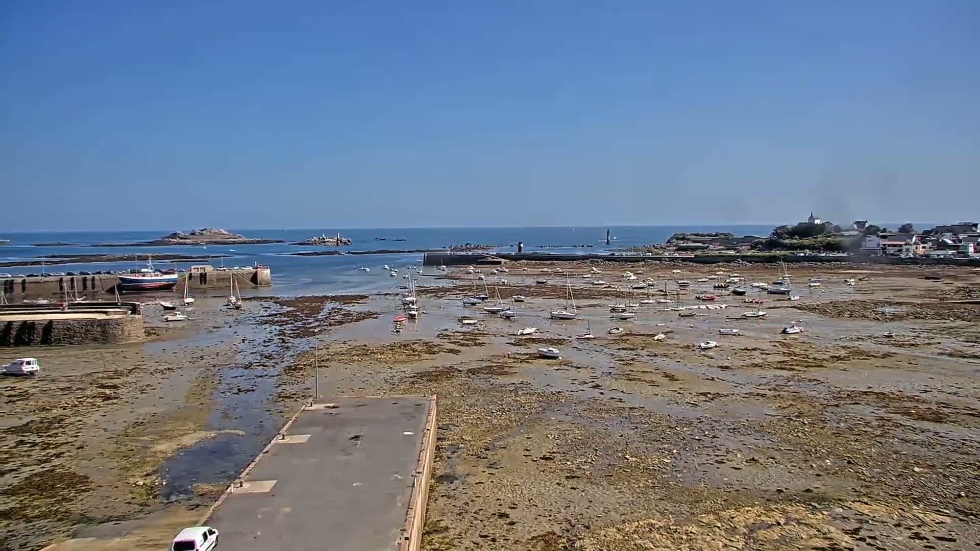 Roscoff City Port & Beach Live Cam - Morlaix, Finistère, Bretagne, France