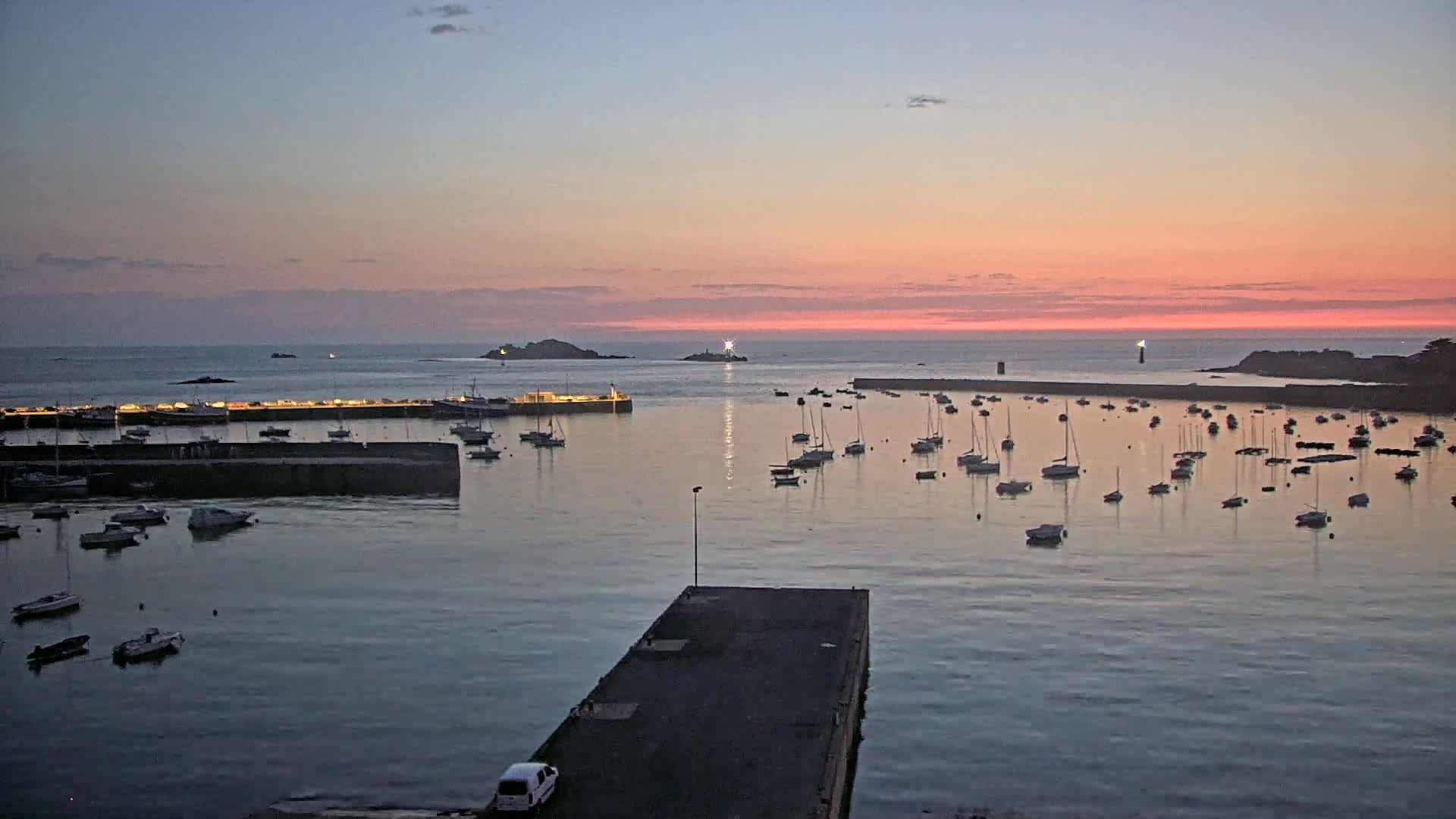 Roscoff City Port & Beach Live Cam - Morlaix, Finistère, Bretagne, France