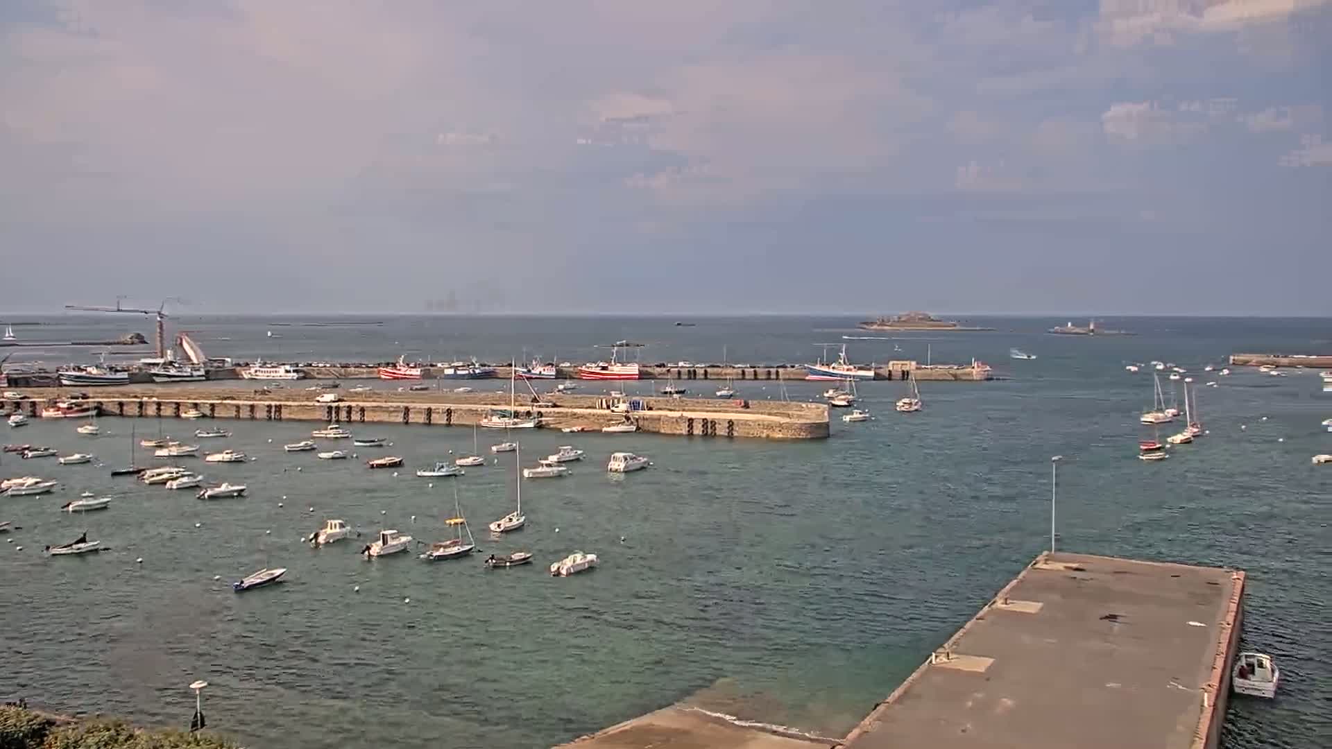 Roscoff City Port & Beach Live Cam - Morlaix, Finistère, Bretagne, France