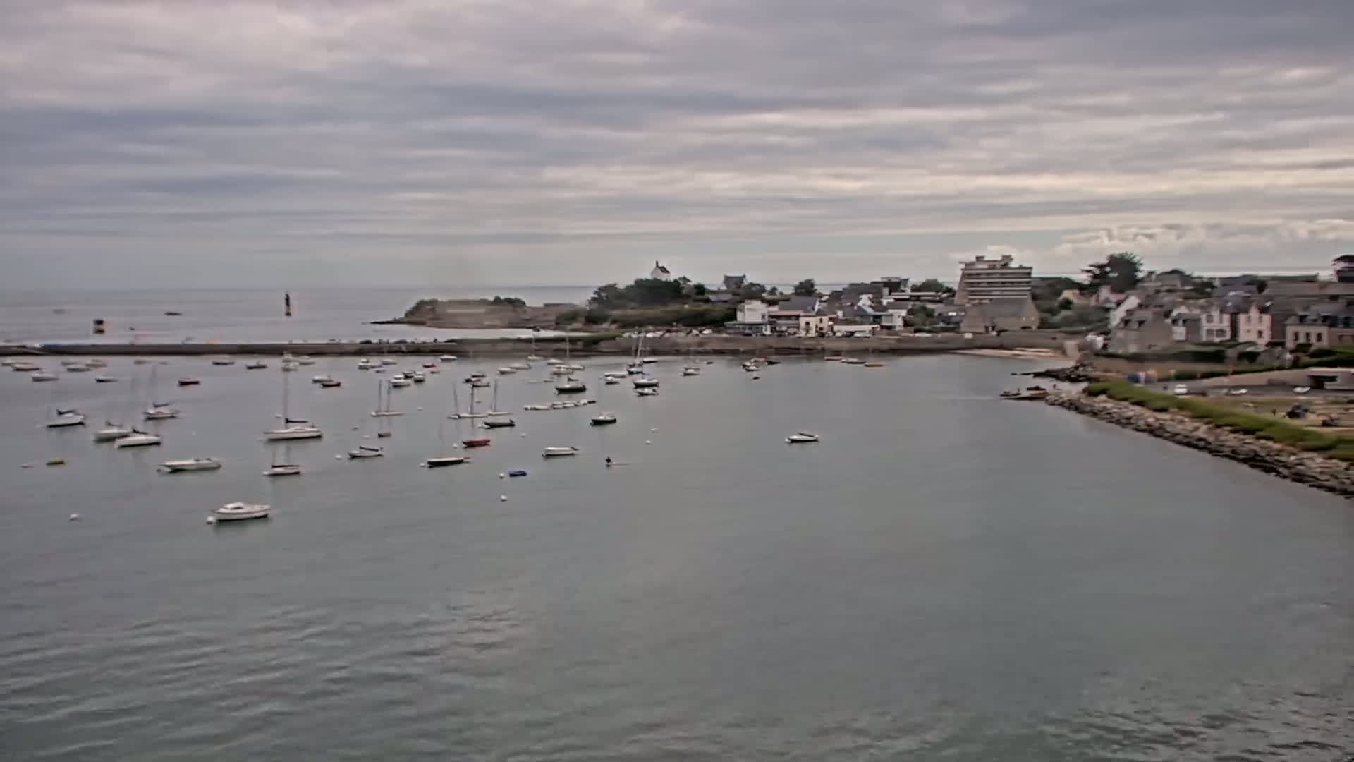 Roscoff City Port & Beach Live Cam - Morlaix, Finistère, Bretagne, France