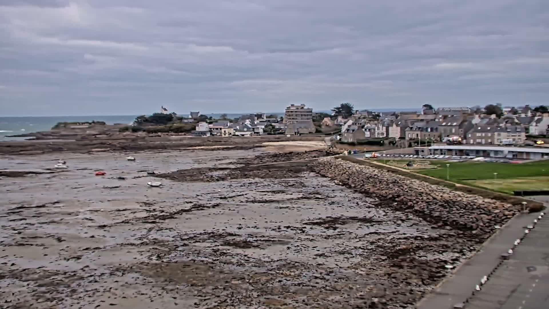 Roscoff City Port & Beach Live Cam - Morlaix, Finistère, Bretagne, France