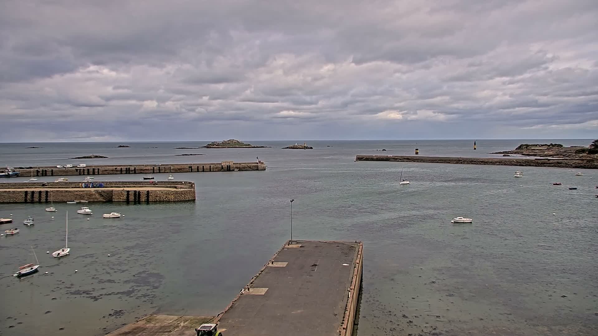 Roscoff City Port & Beach Live Cam - Morlaix, Finistère, Bretagne, France