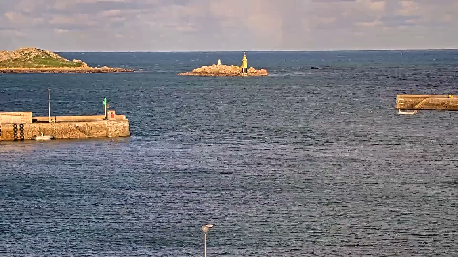 Roscoff City Port & Beach Live Cam - Morlaix, Finistère, Bretagne, France
