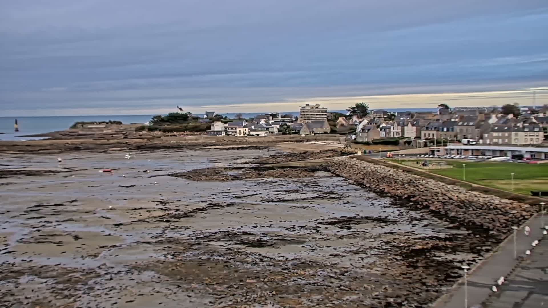 Roscoff City Port & Beach Live Cam - Morlaix, Finistère, Bretagne, France