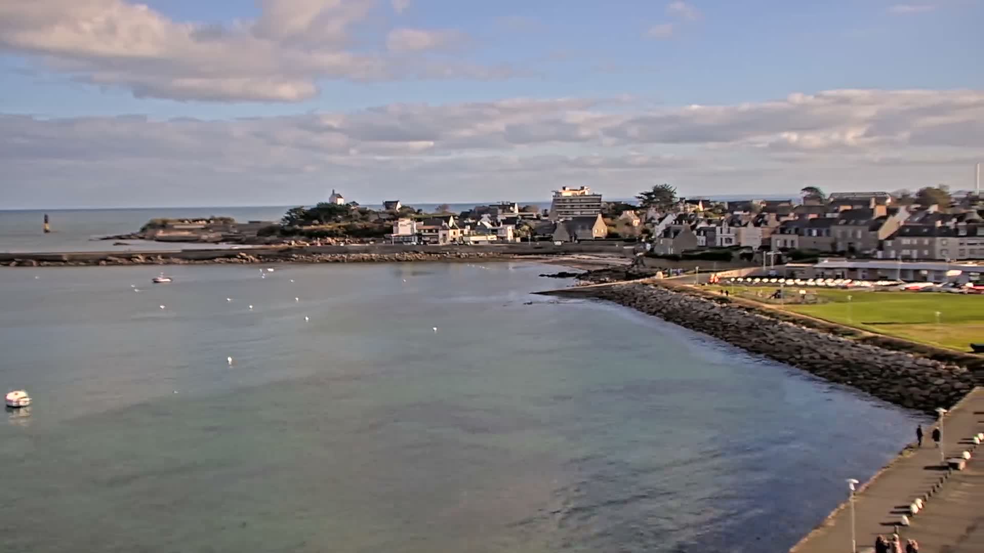 Roscoff City Port & Beach Live Cam - Morlaix, Finistère, Bretagne, France