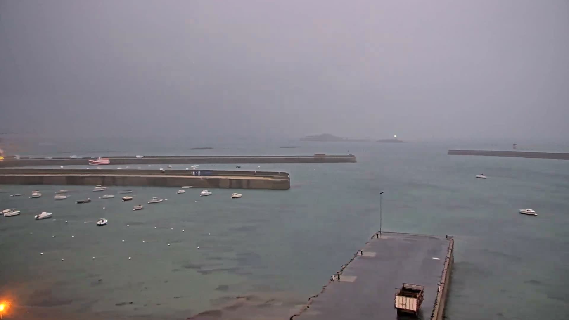 Roscoff City Port & Beach Live Cam - Morlaix, Finistère, Bretagne, France