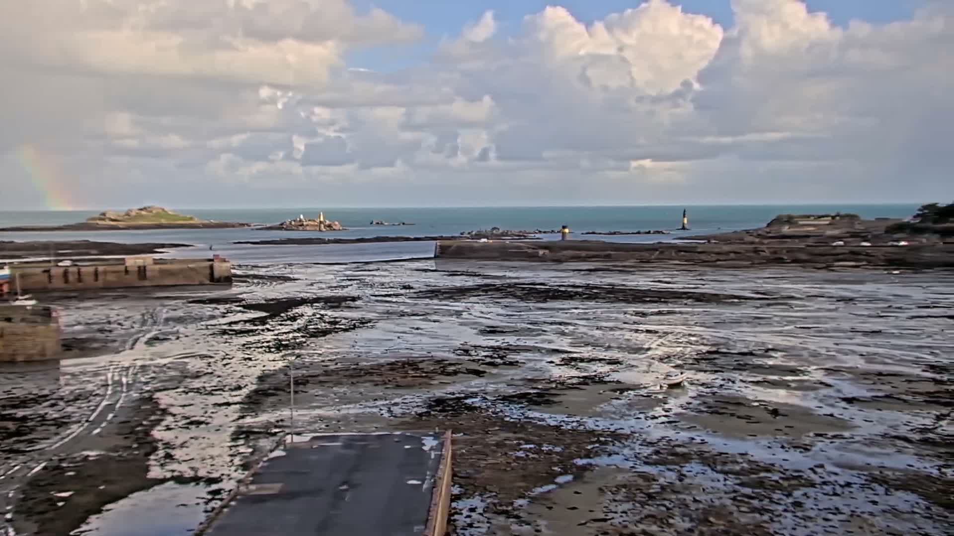 Roscoff City Port & Beach Live Cam - Morlaix, Finistère, Bretagne, France