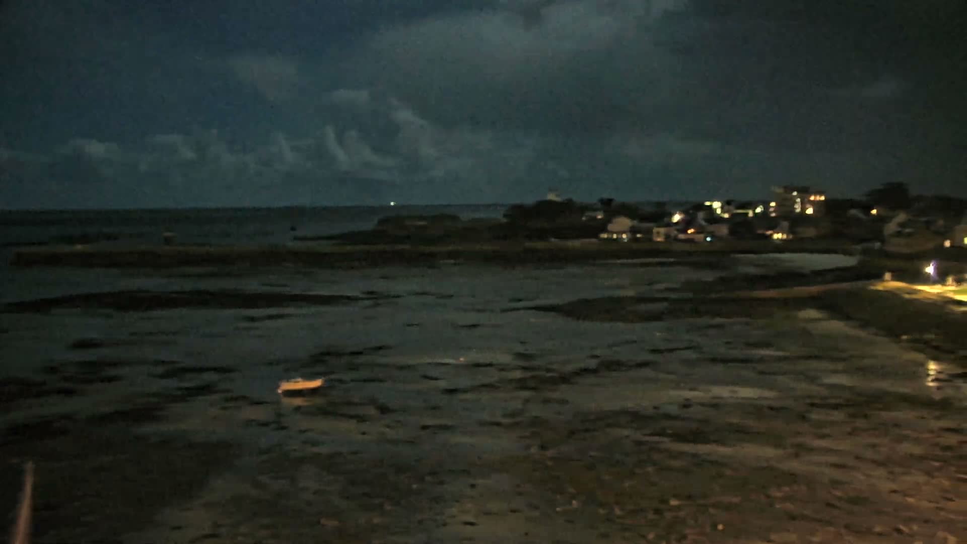 Roscoff City Port & Beach Live Cam - Morlaix, Finistère, Bretagne, France