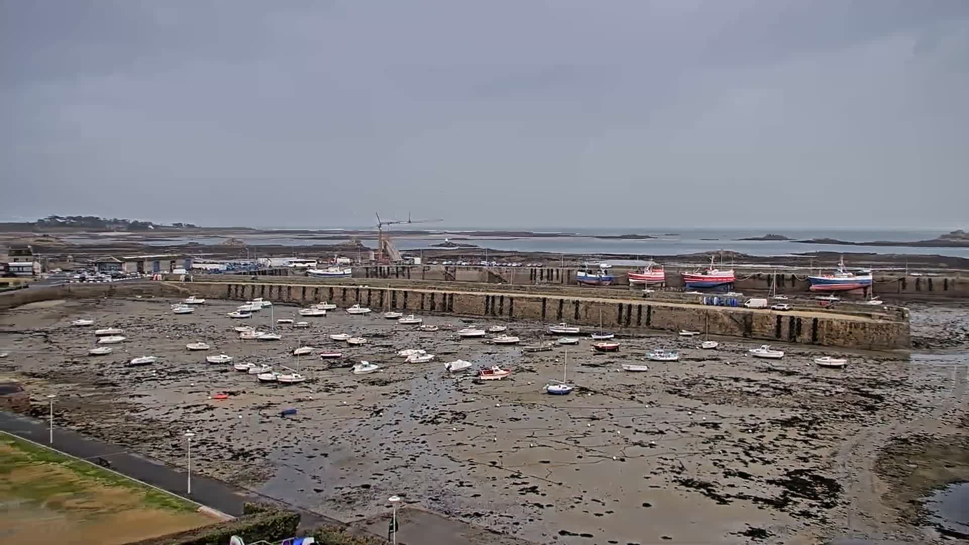 Roscoff City Port & Beach Live Cam - Morlaix, Finistère, Bretagne, France