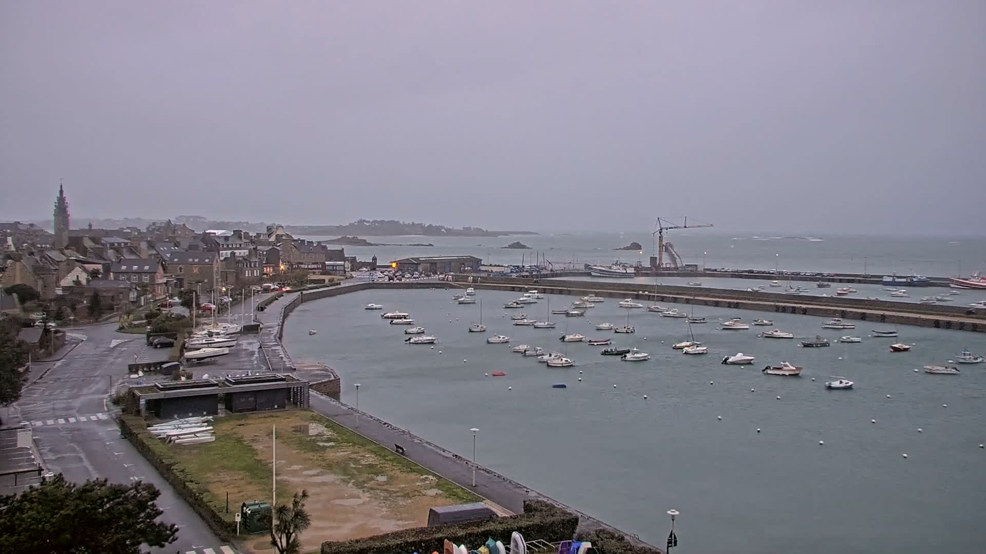 Roscoff City Port & Beach Live Cam - Morlaix, Finistère, Bretagne, France
