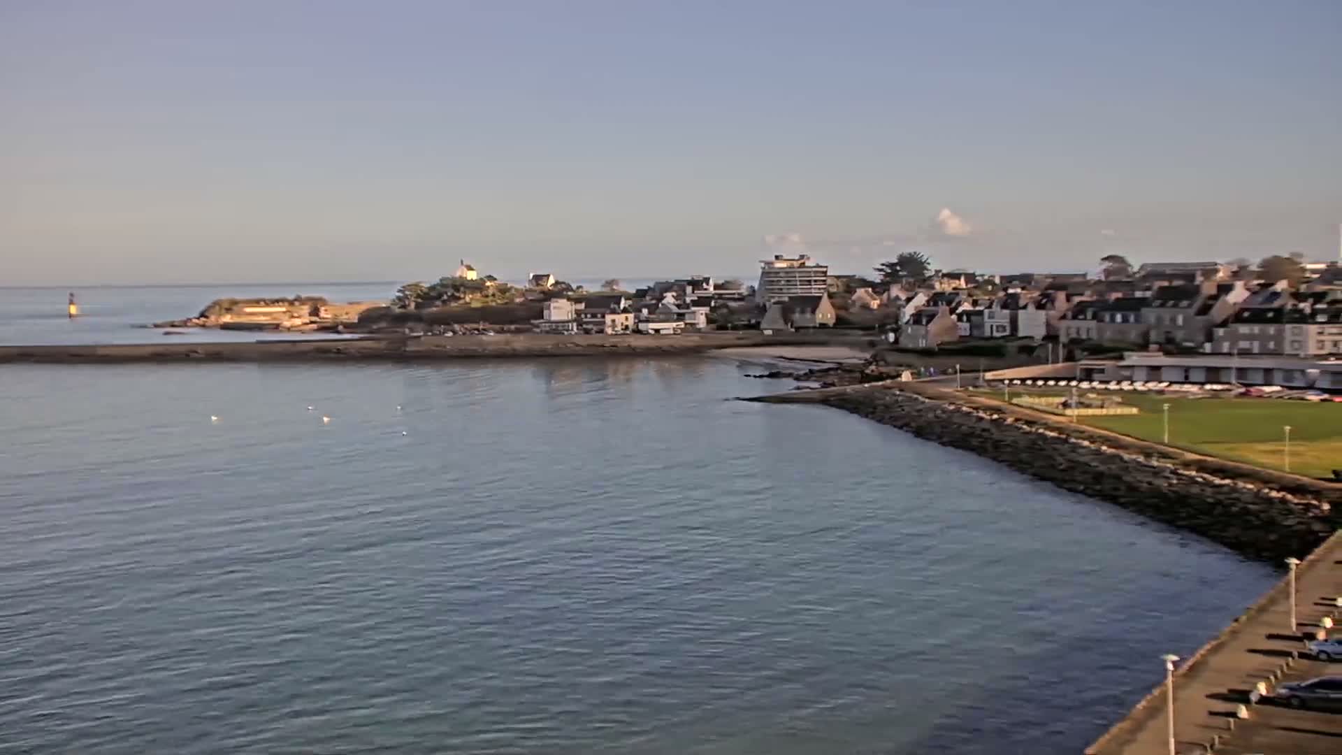 Roscoff City Port & Beach Live Cam - Morlaix, Finistère, Bretagne, France