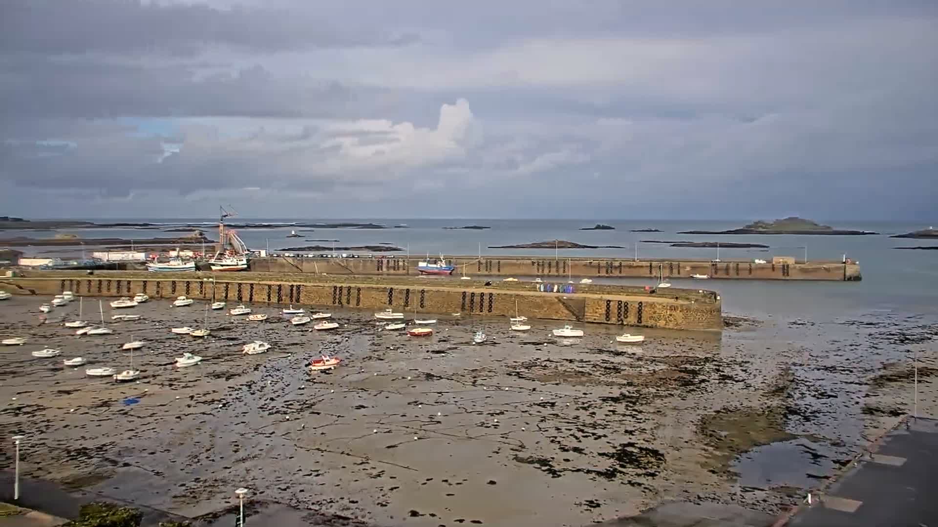 Roscoff City Port & Beach Live Cam - Morlaix, Finistère, Bretagne, France