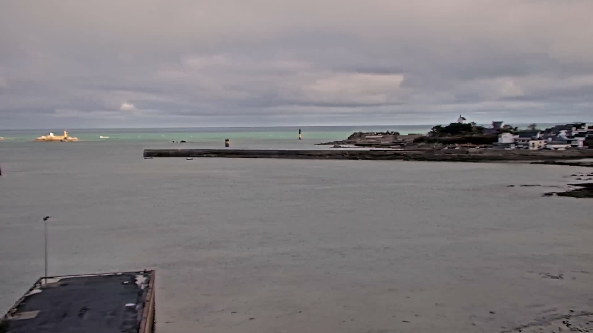 Roscoff City Port & Beach Live Cam - Morlaix, Finistère, Bretagne, France