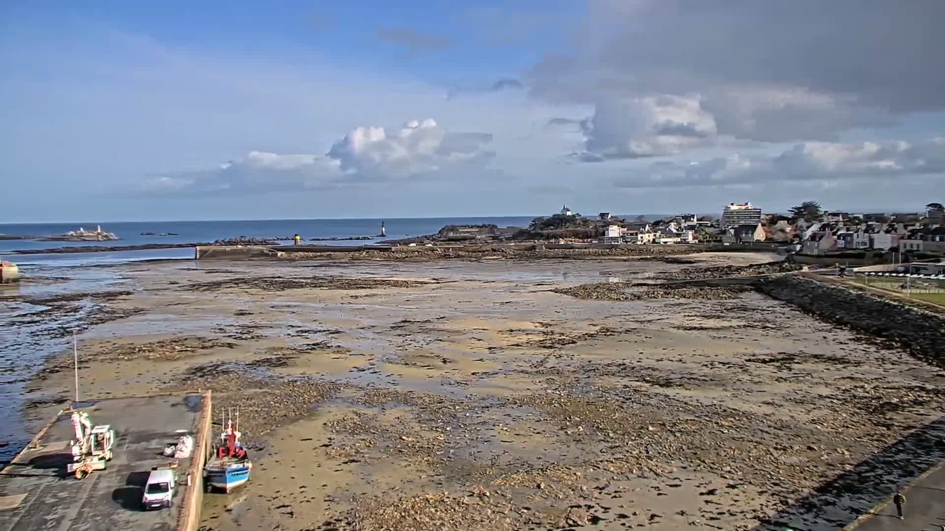 Roscoff City Port & Beach Live Cam - Morlaix, Finistère, Bretagne, France
