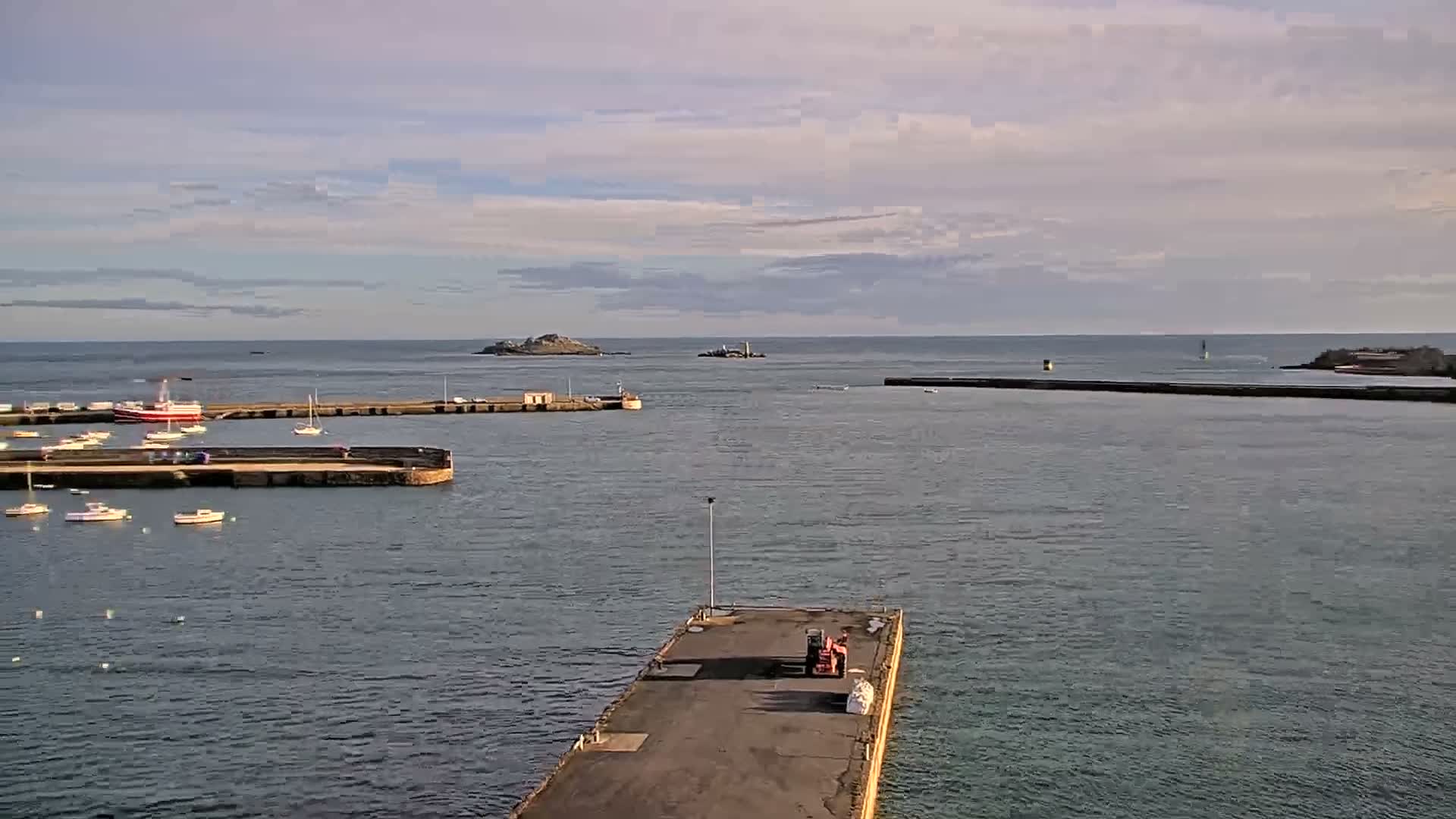 Roscoff City Port & Beach Live Cam - Morlaix, Finistère, Bretagne, France