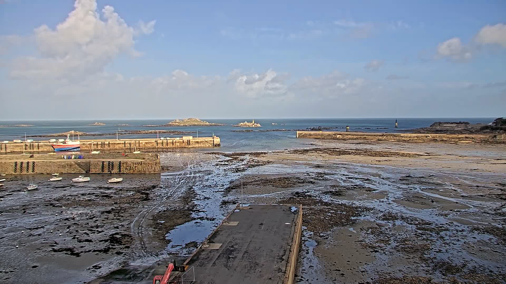 Roscoff City Port & Beach Live Cam - Morlaix, Finistère, Bretagne, France
