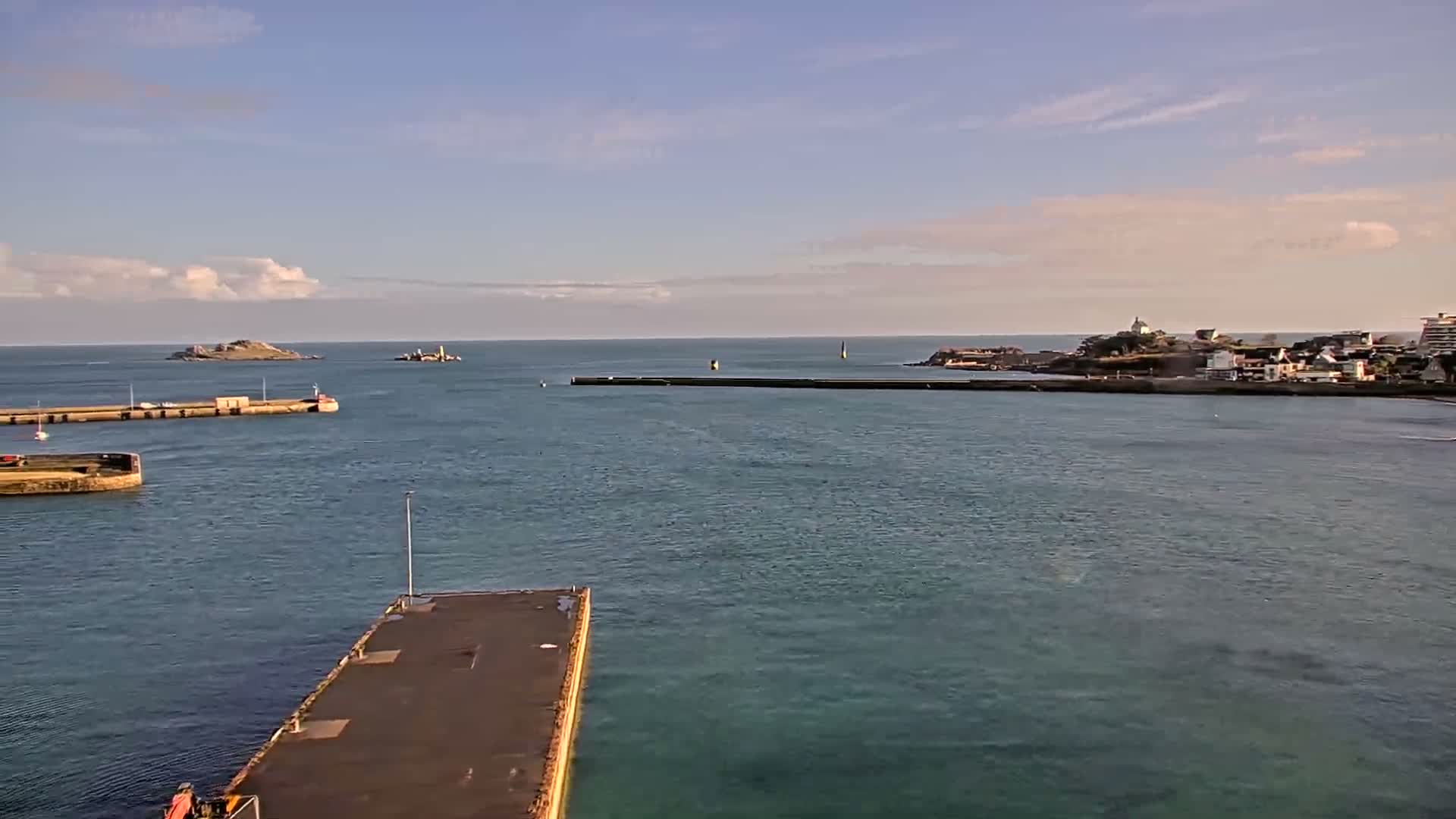 Roscoff City Port & Beach Live Cam - Morlaix, Finistère, Bretagne, France