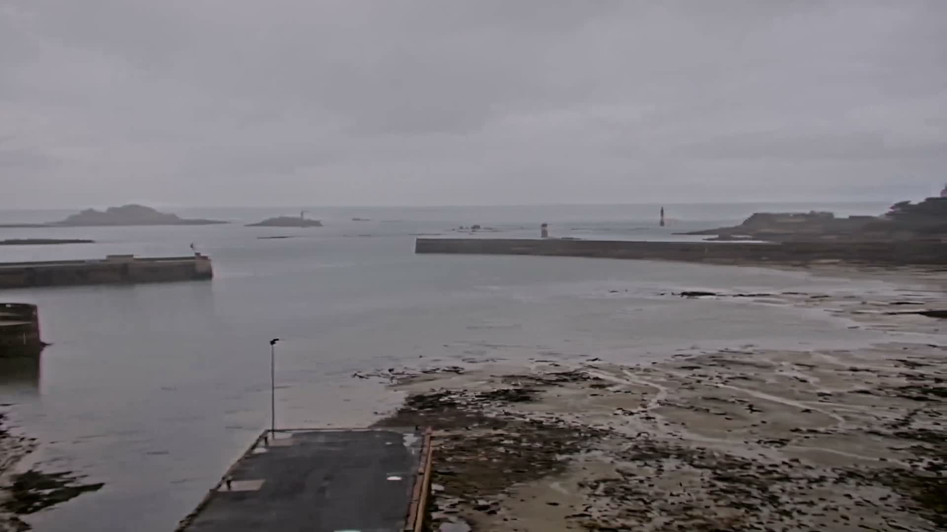 Roscoff City Port & Beach Live Cam - Morlaix, Finistère, Bretagne, France