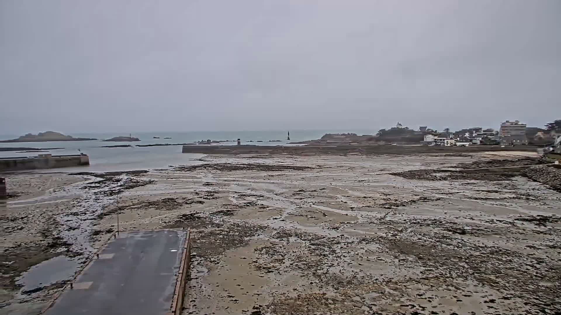 Roscoff City Port & Beach Live Cam - Morlaix, Finistère, Bretagne, France