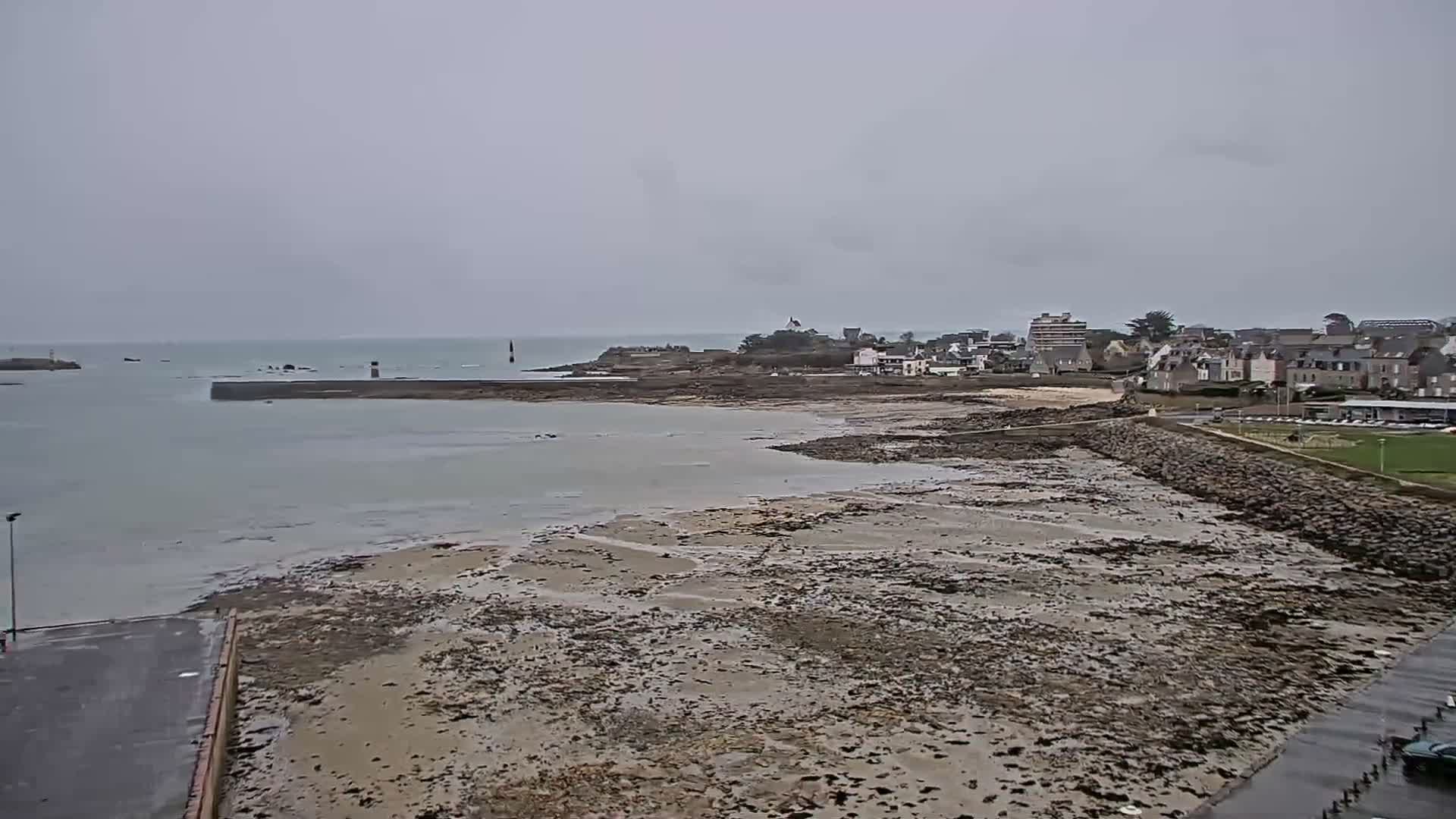 Roscoff City Port & Beach Live Cam - Morlaix, Finistère, Bretagne, France