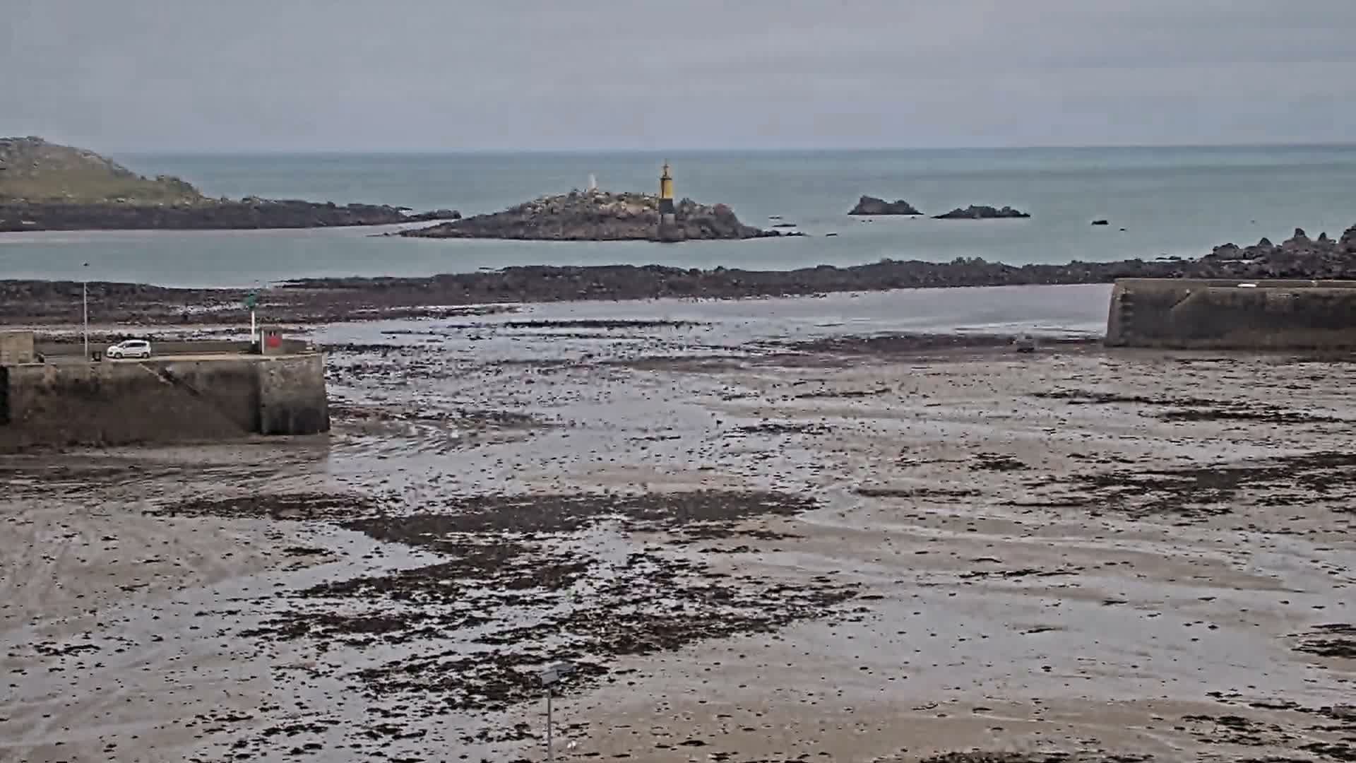 Roscoff City Port & Beach Live Cam - Morlaix, Finistère, Bretagne, France