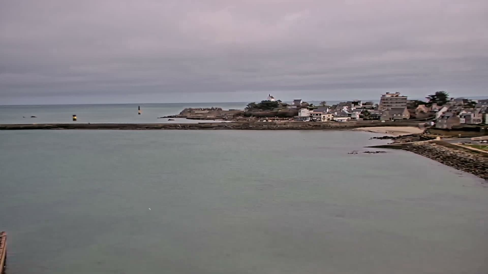 Roscoff City Port & Beach Live Cam - Morlaix, Finistère, Bretagne, France